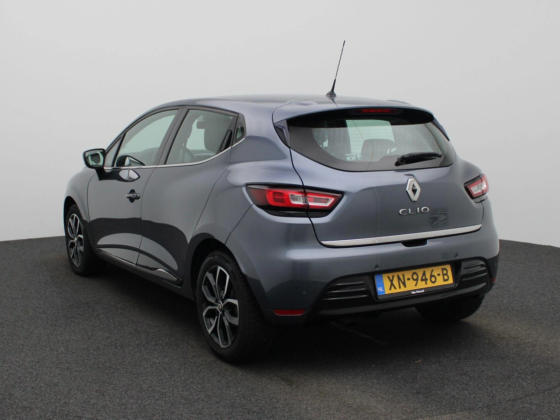 Renault Clio met kenteken 63100 – autofoto 3