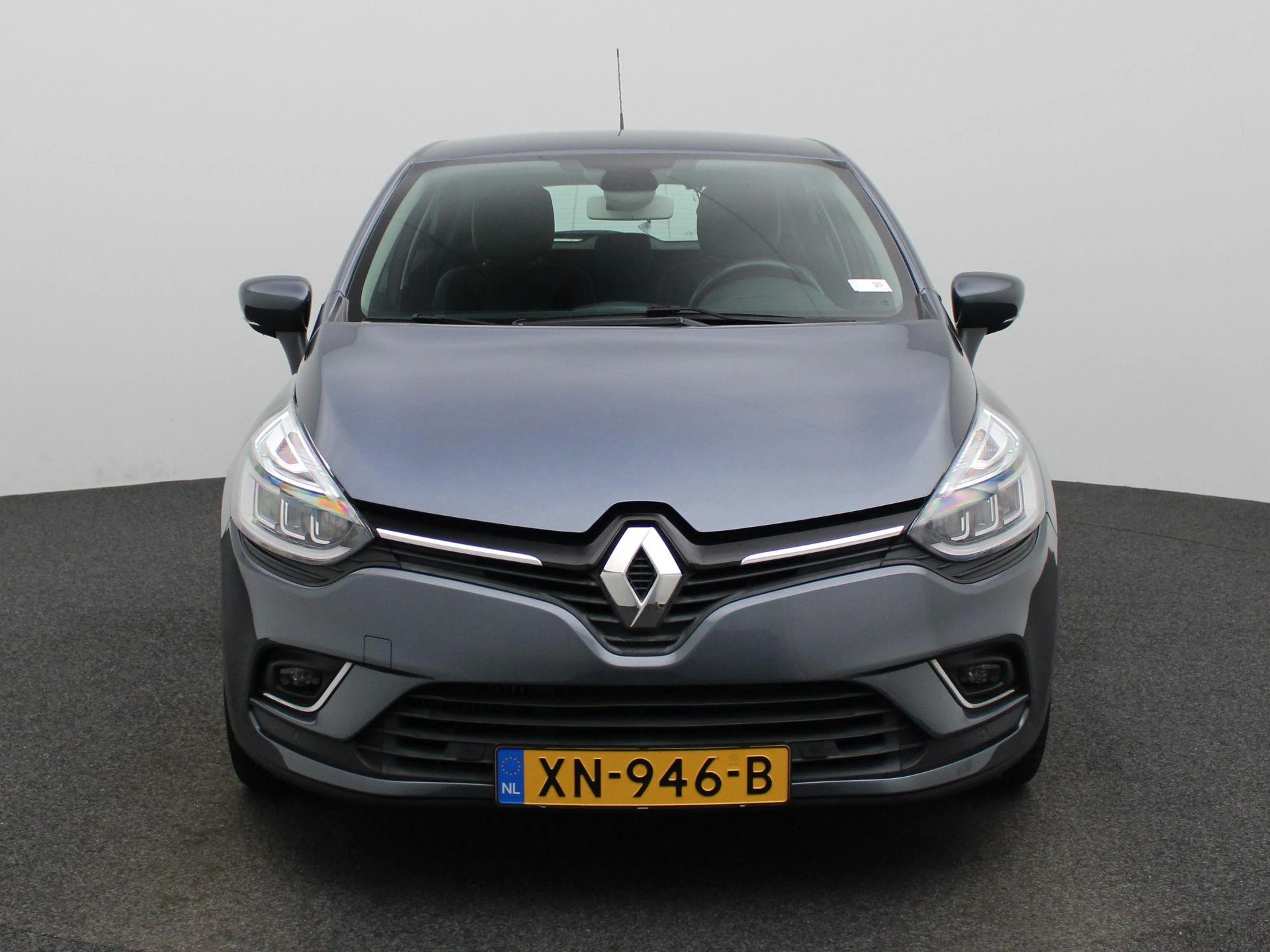 Renault Clio met kenteken 63100 – autofoto 4