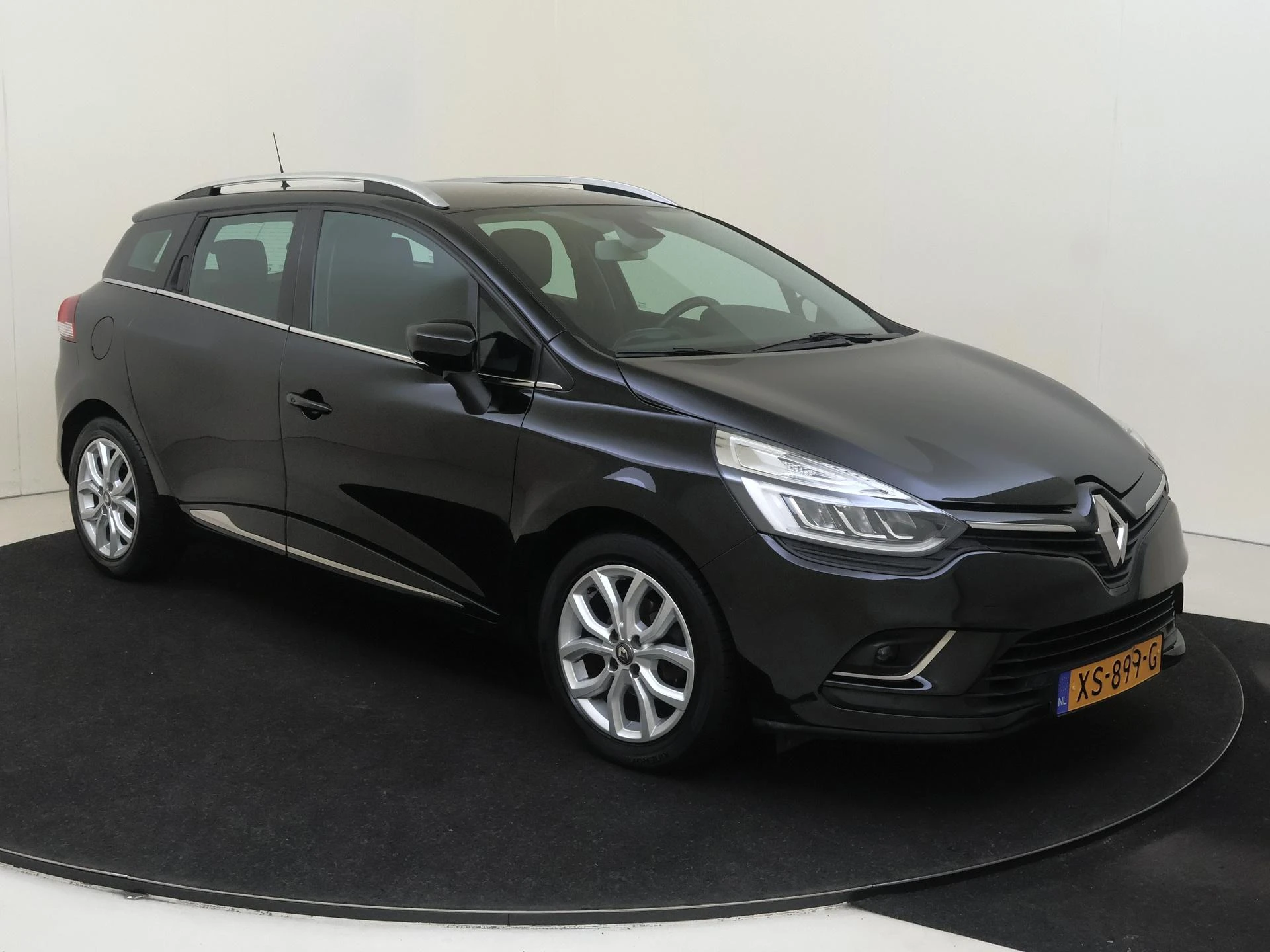 Renault Clio met kenteken 64100 – autofoto 3