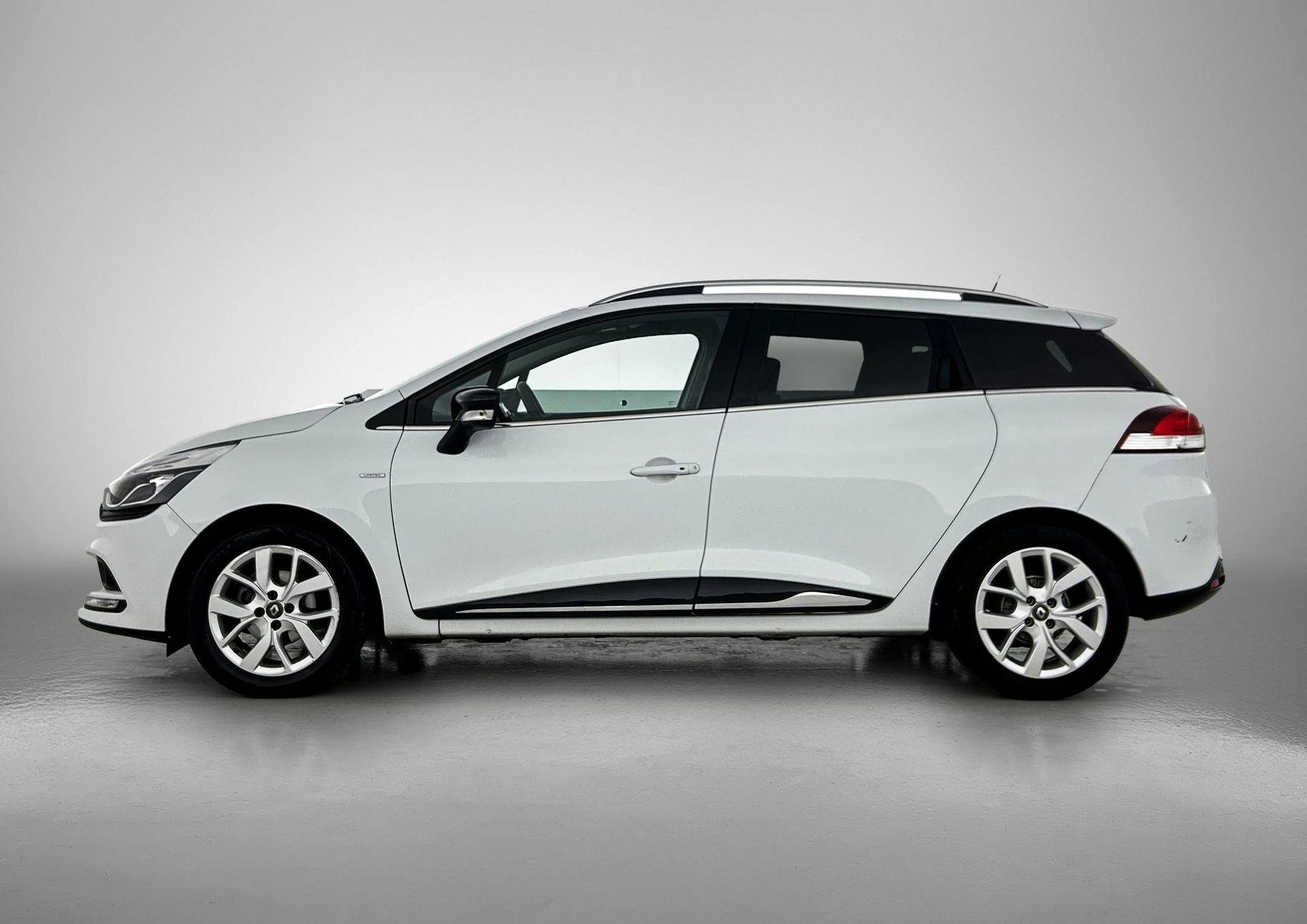 Renault Clio met kenteken 64100 – autofoto 4