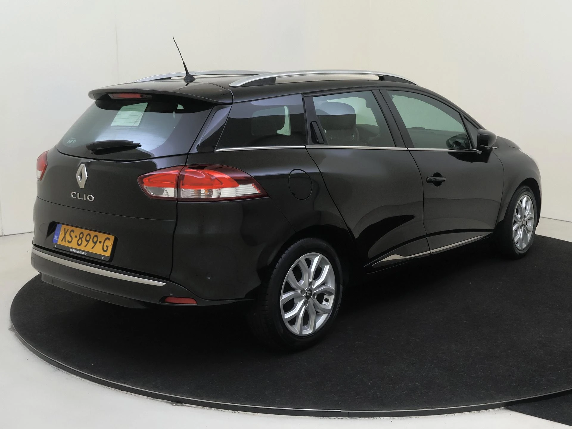 Renault Clio met kenteken 64100 – autofoto 5