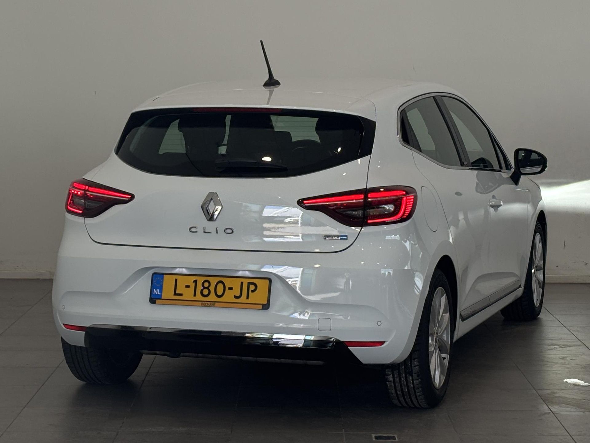 Renault Clio met kenteken L-180-JP – autofoto 2