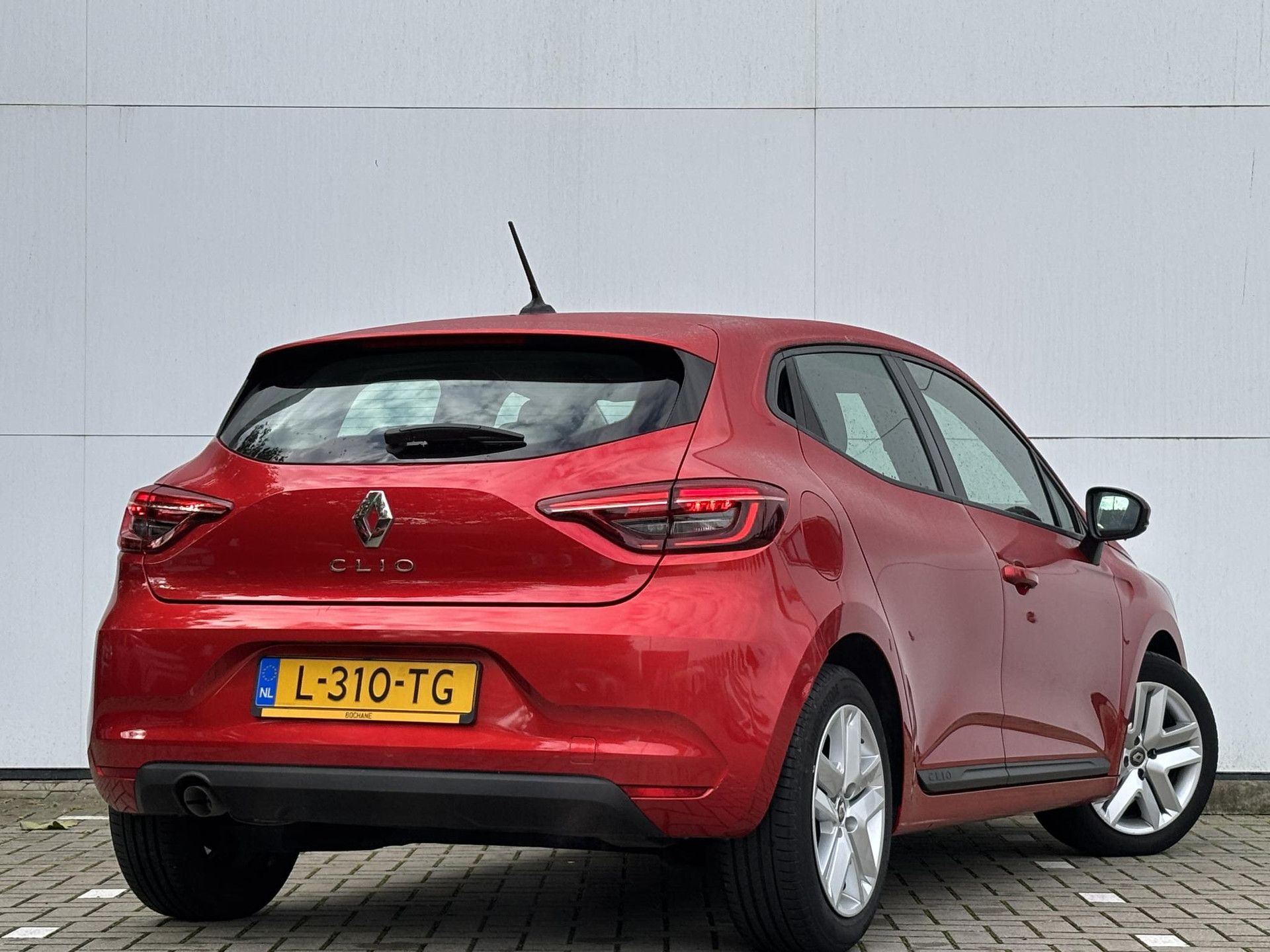 Renault Clio met kenteken L-310-TG – autofoto 2