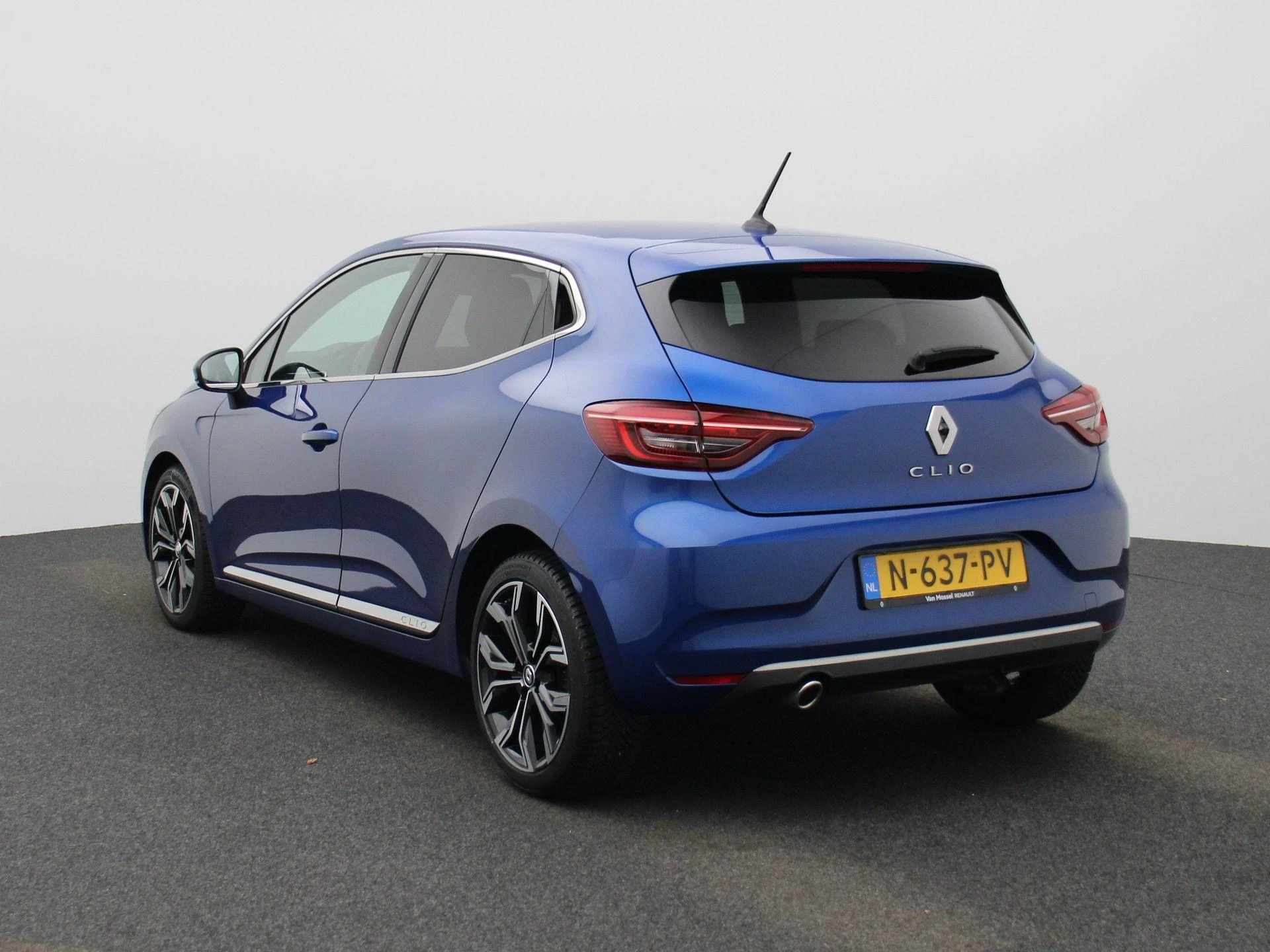 Renault Clio met kenteken N-637-PV – autofoto 3