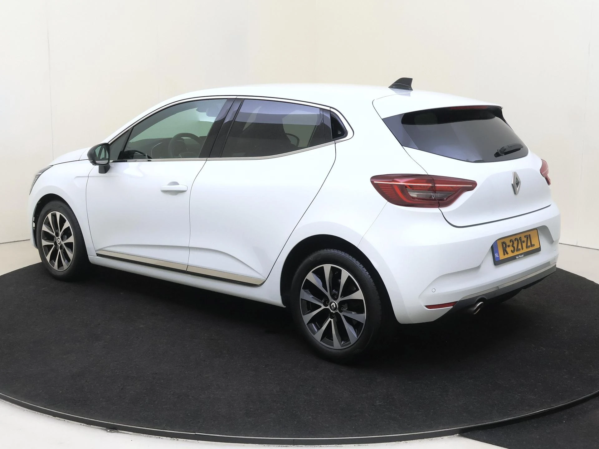 Renault Clio met kenteken R-321-ZL – autofoto 4