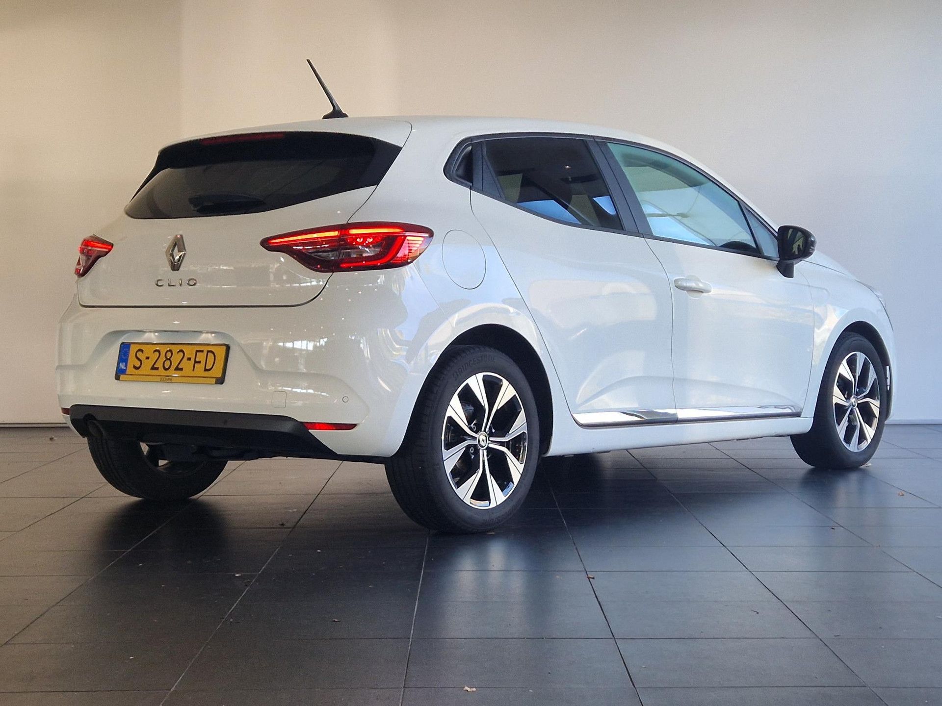 Renault Clio met kenteken S-282-FD – autofoto 2