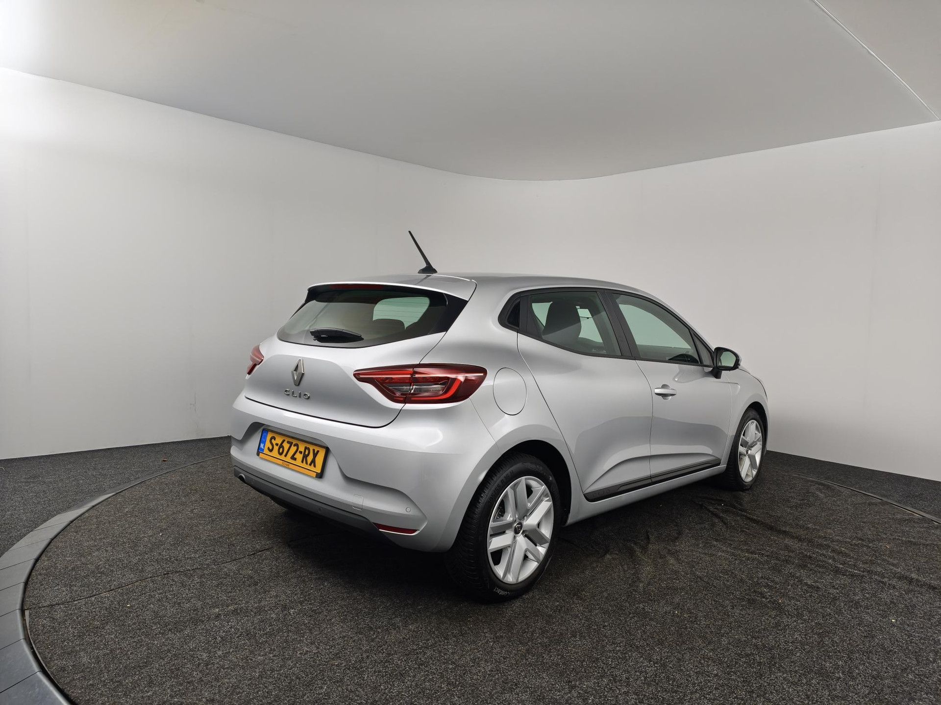 Renault Clio met kenteken S-672-RX – autofoto 2