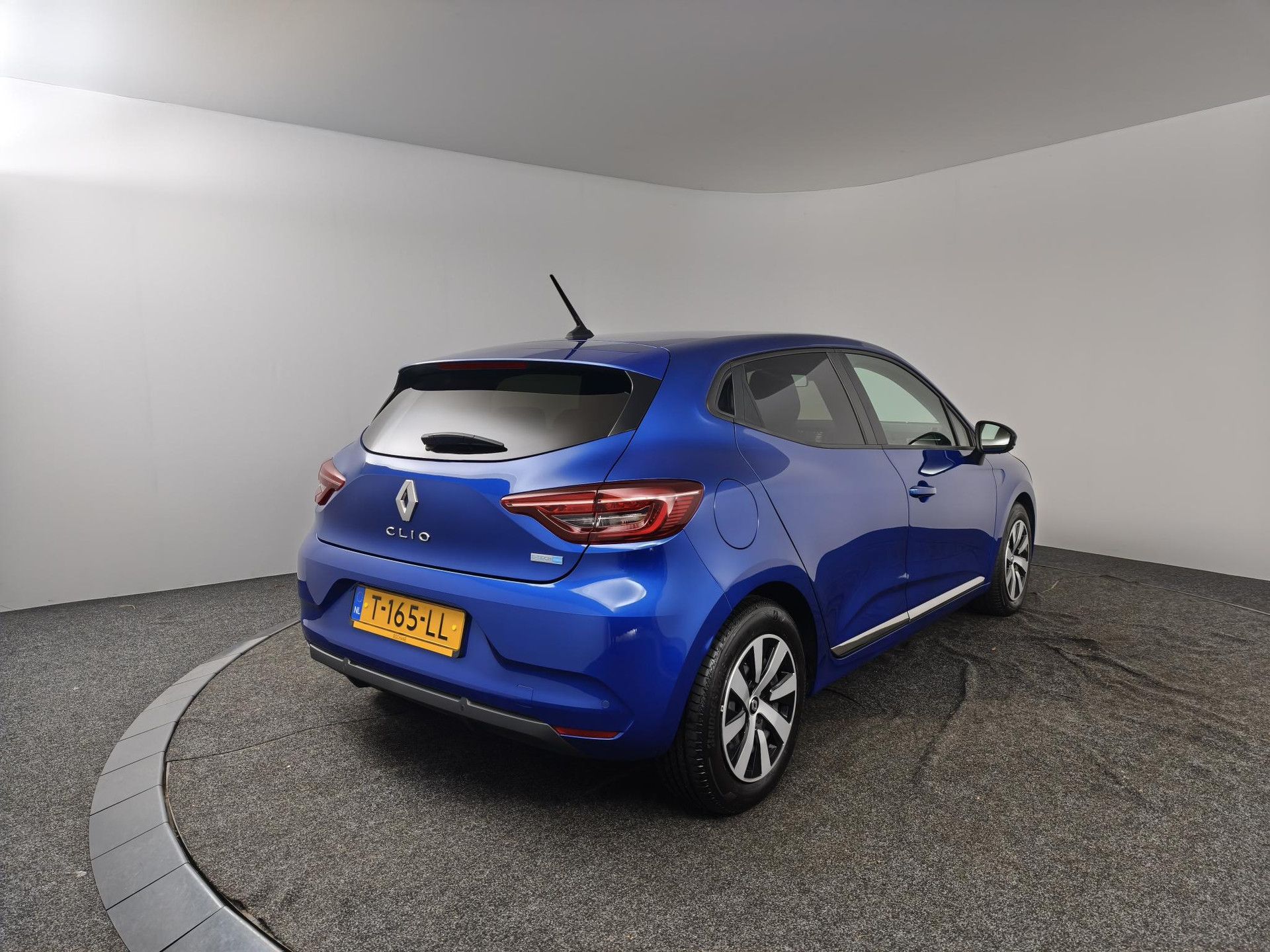 Renault Clio met kenteken T-165-LL – autofoto 2