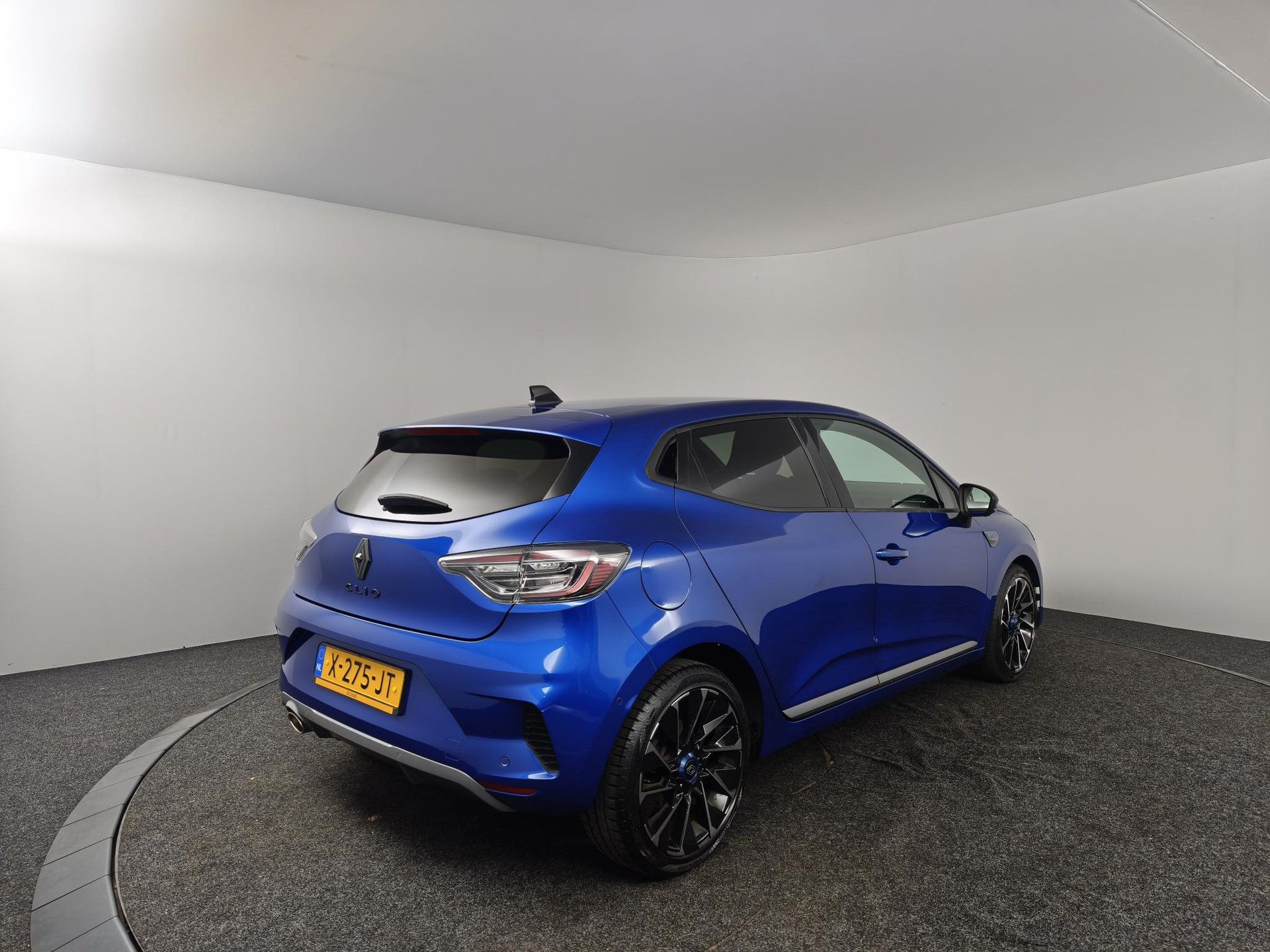 Renault Clio met kenteken X-275-JT – autofoto 2
