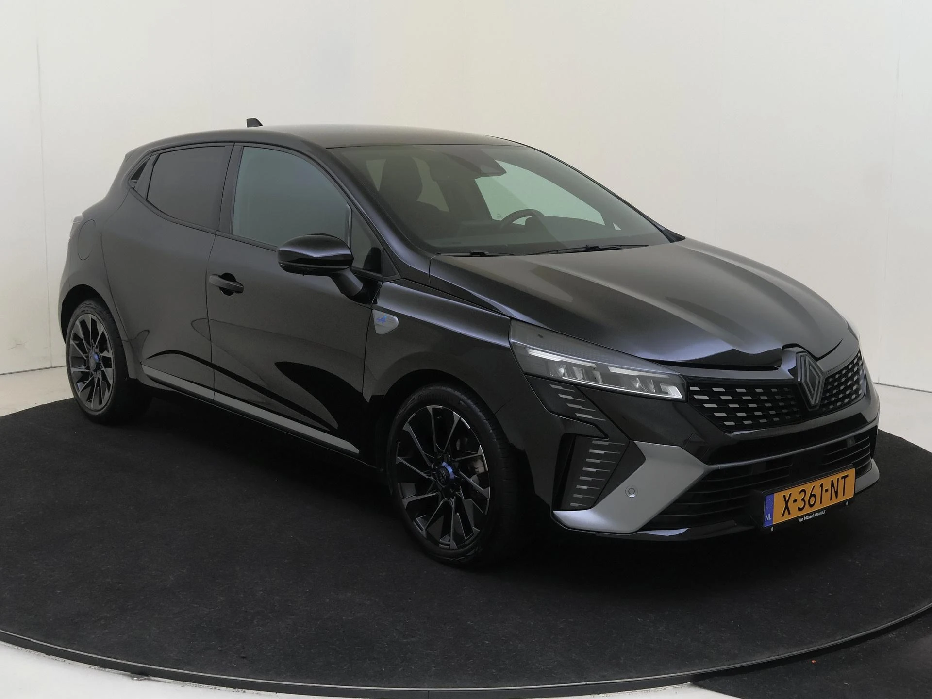 Renault Clio met kenteken X-361-NT – autofoto 2