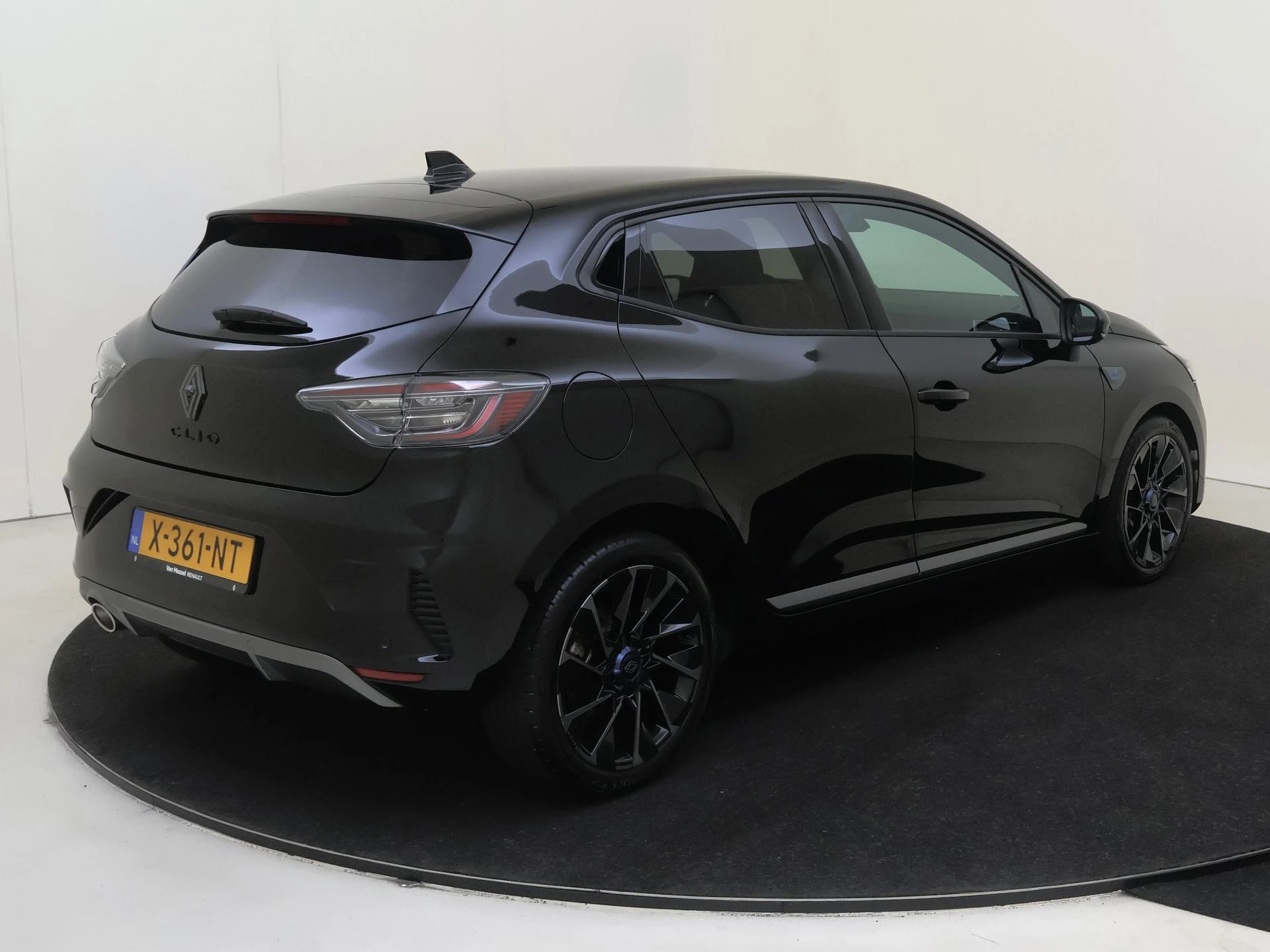 Renault Clio met kenteken X-361-NT – autofoto 4