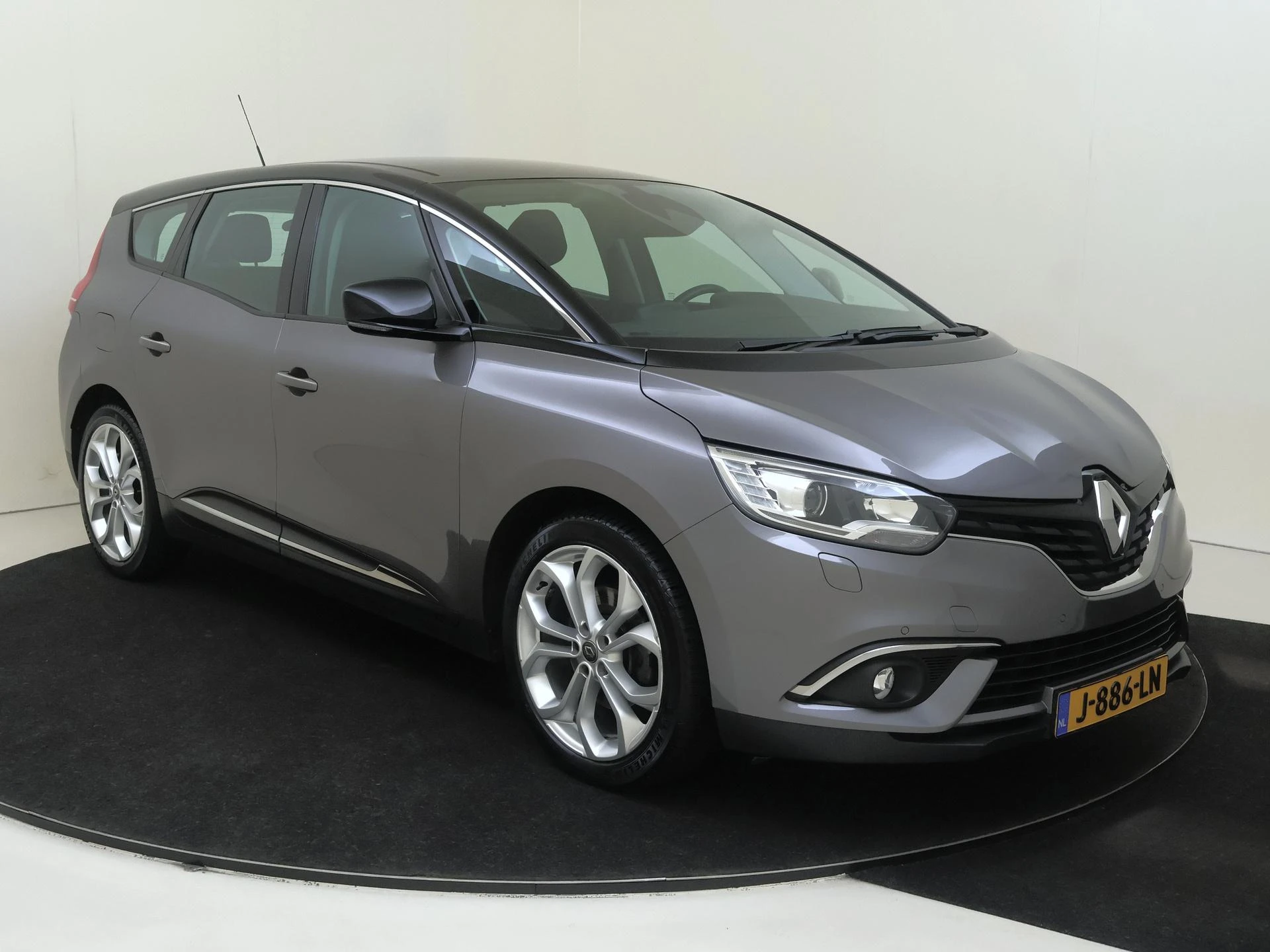 Renault GrandScénic met kenteken 70100 – autofoto 3