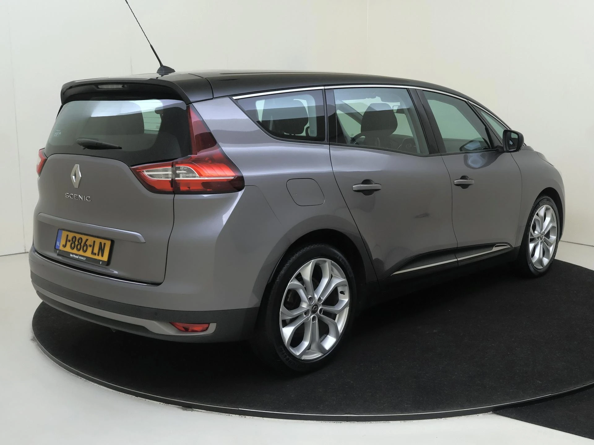 Renault GrandScénic met kenteken 70100 – autofoto 5