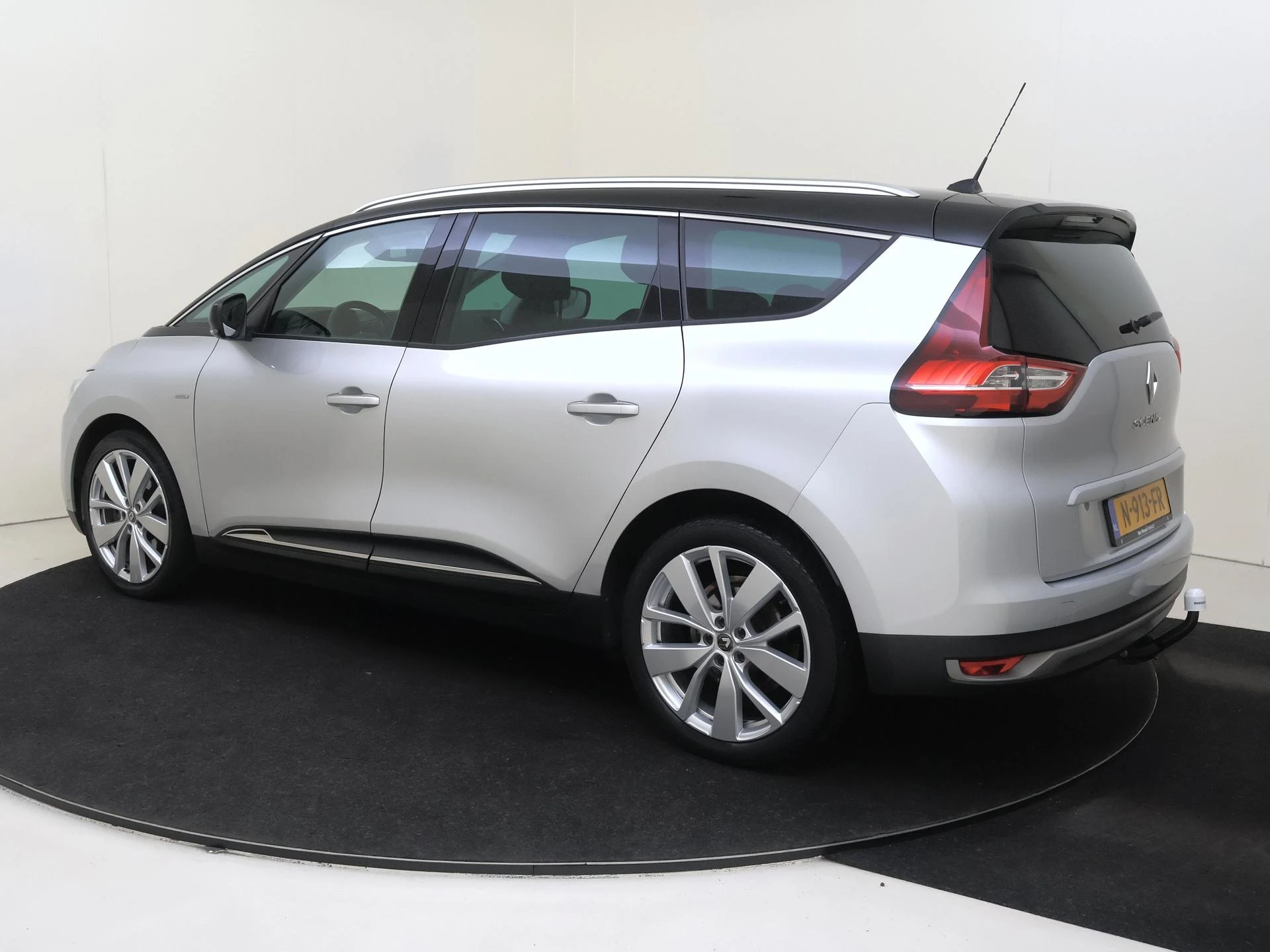 Renault GrandScénic met kenteken 76100 – autofoto 4