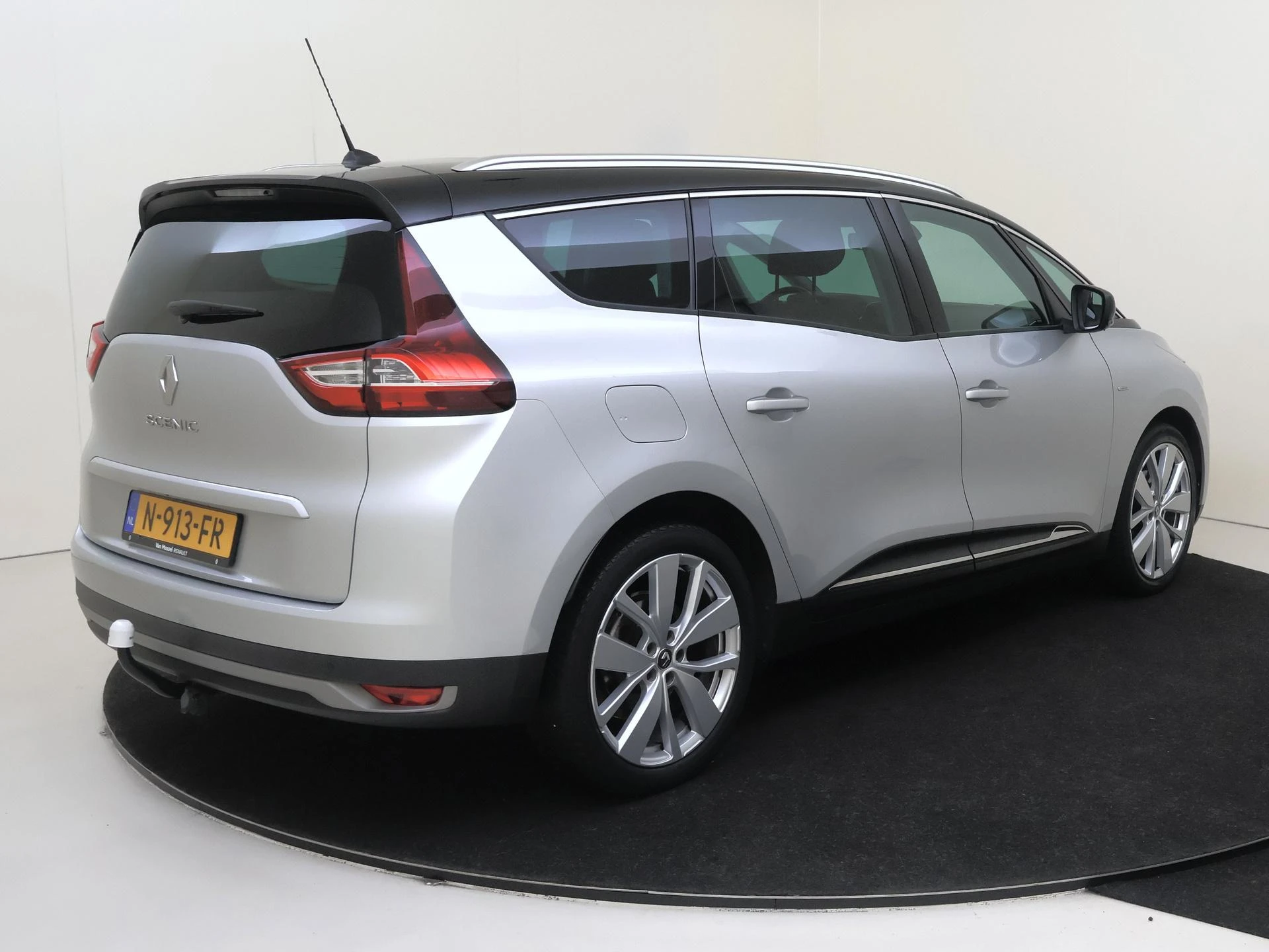 Renault GrandScénic met kenteken 76100 – autofoto 5