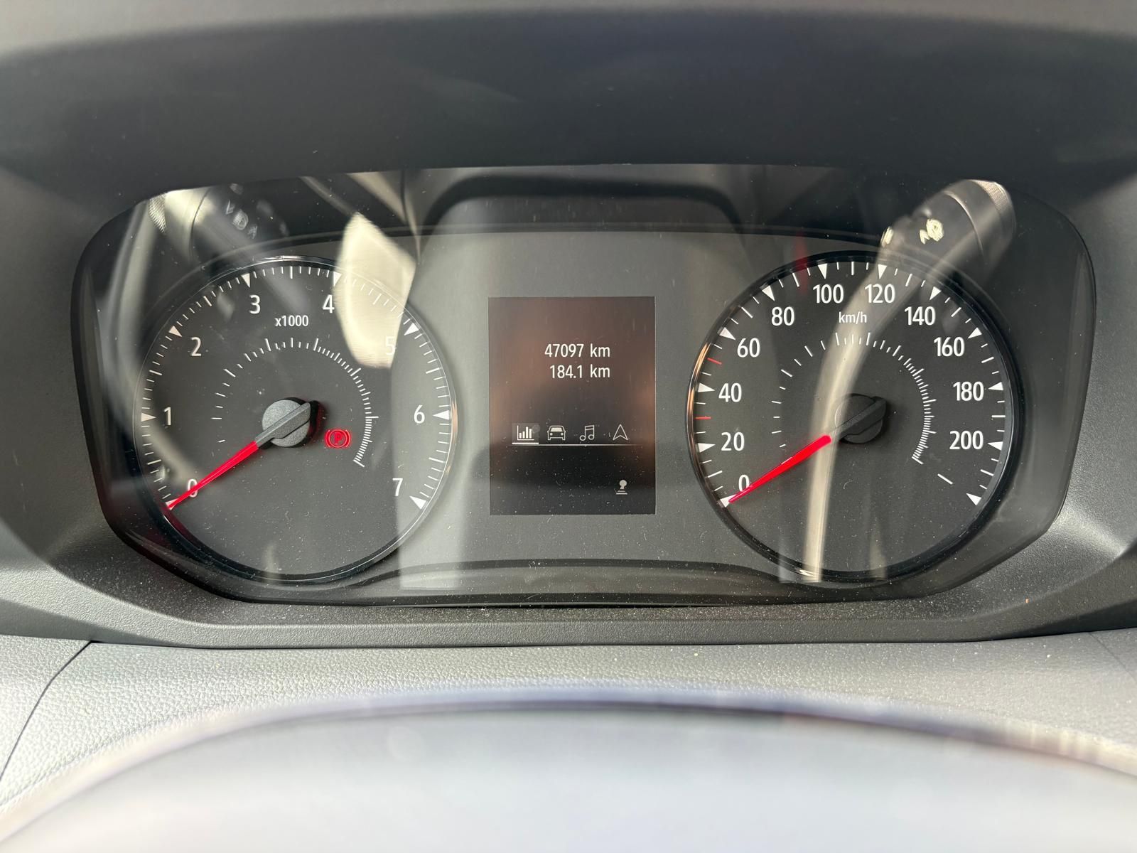 Renault Master met kenteken V-16-KRJ – autofoto 2