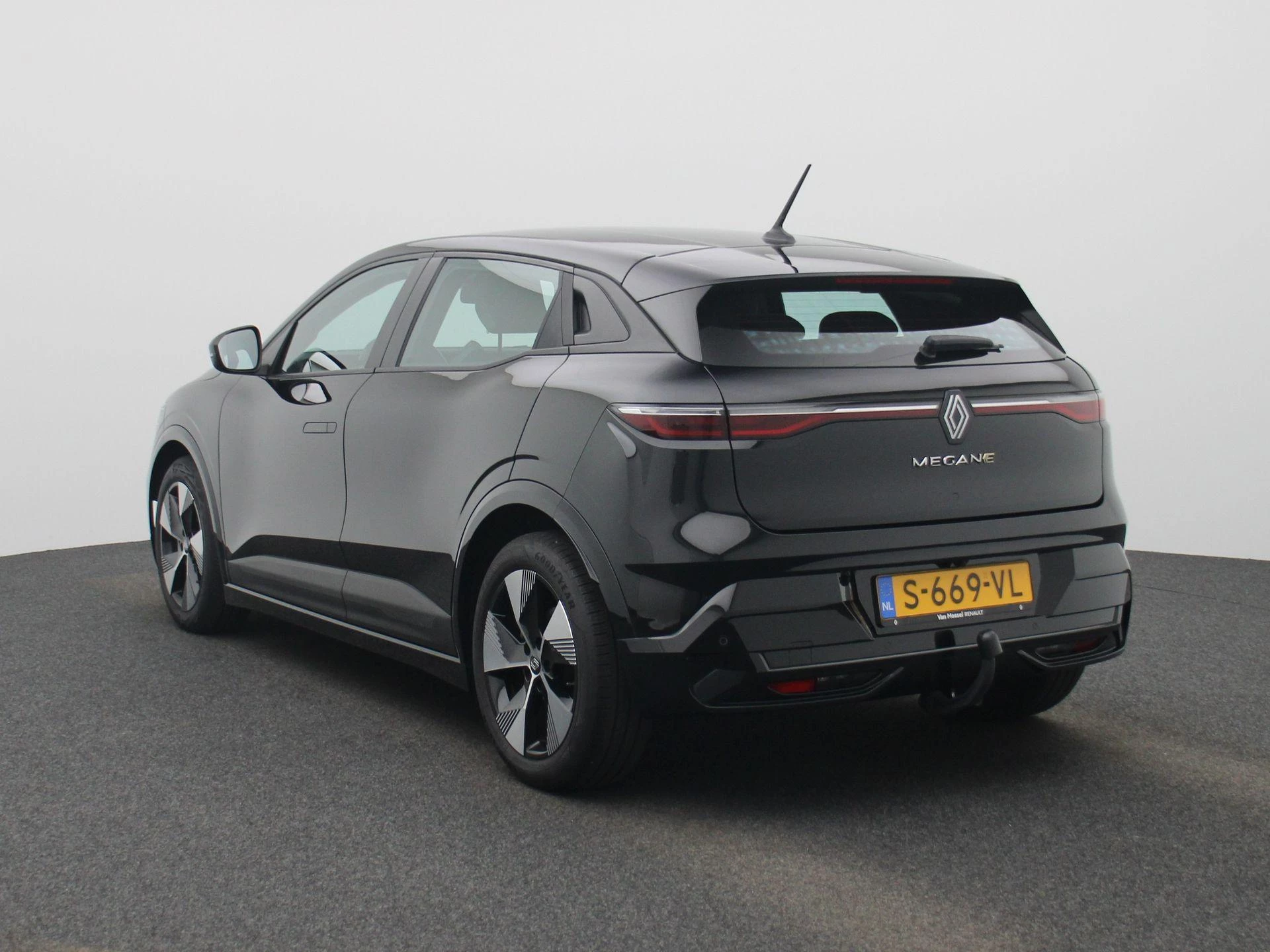 Renault MeganeE-Tech – autofoto 3