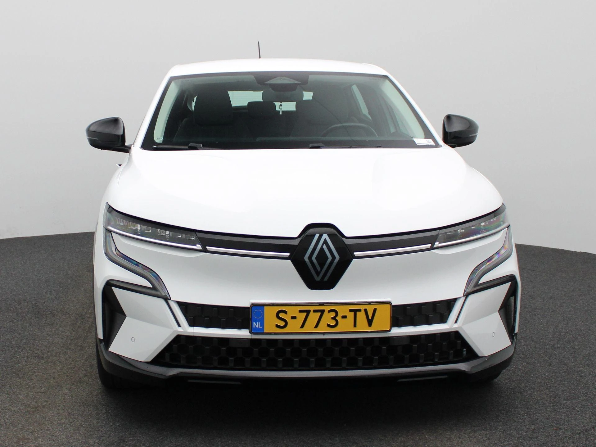 Renault MeganeE-Tech – autofoto 4