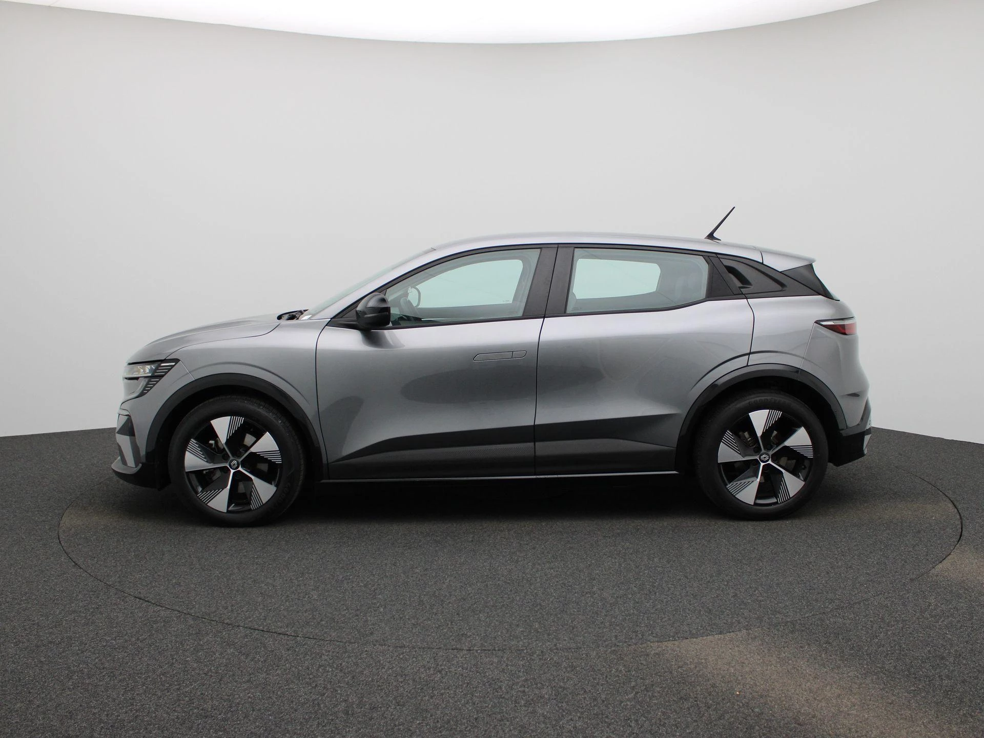 Renault MeganeE-Tech – autofoto 4