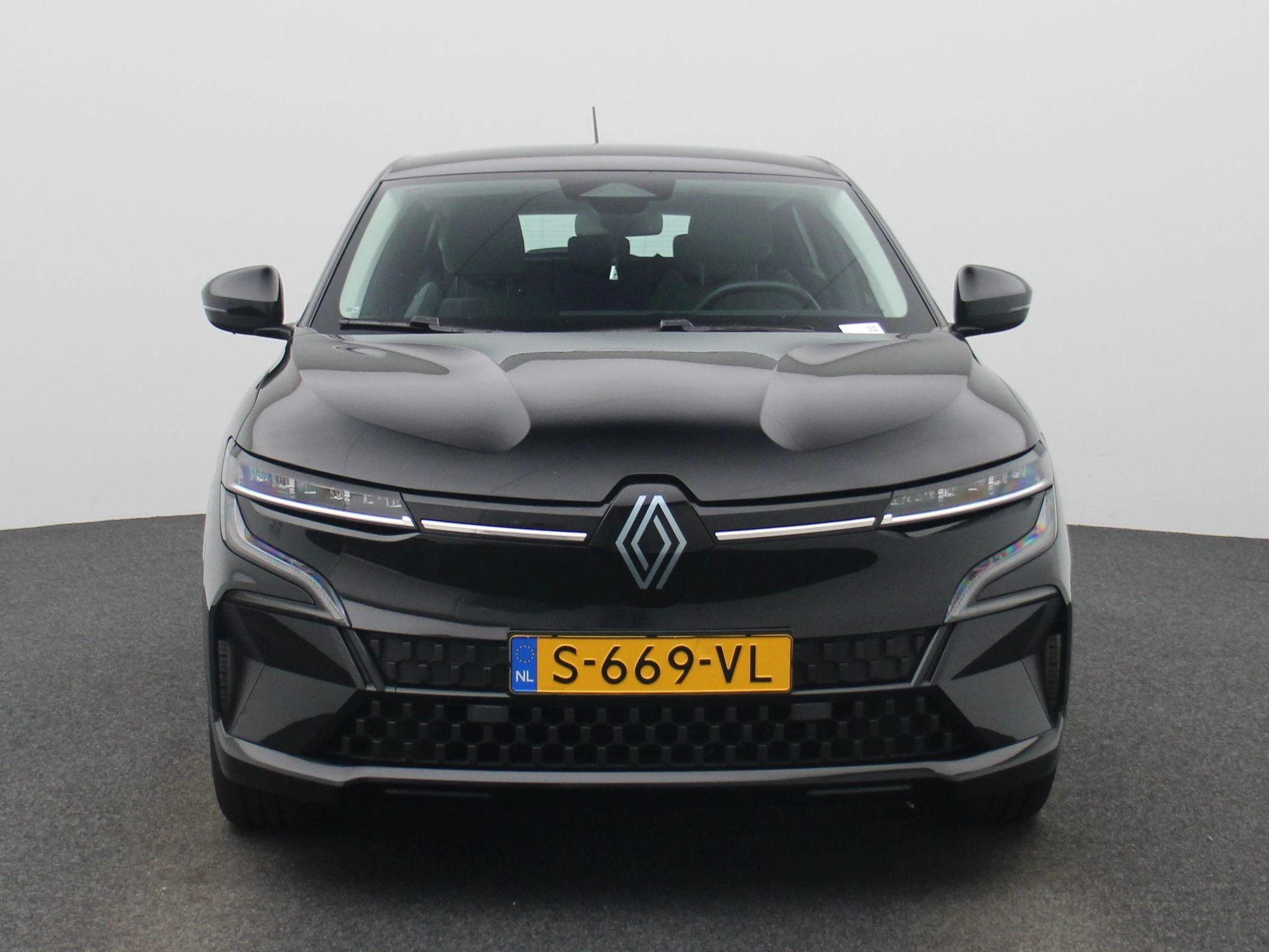 Renault MeganeE-Tech – autofoto 4
