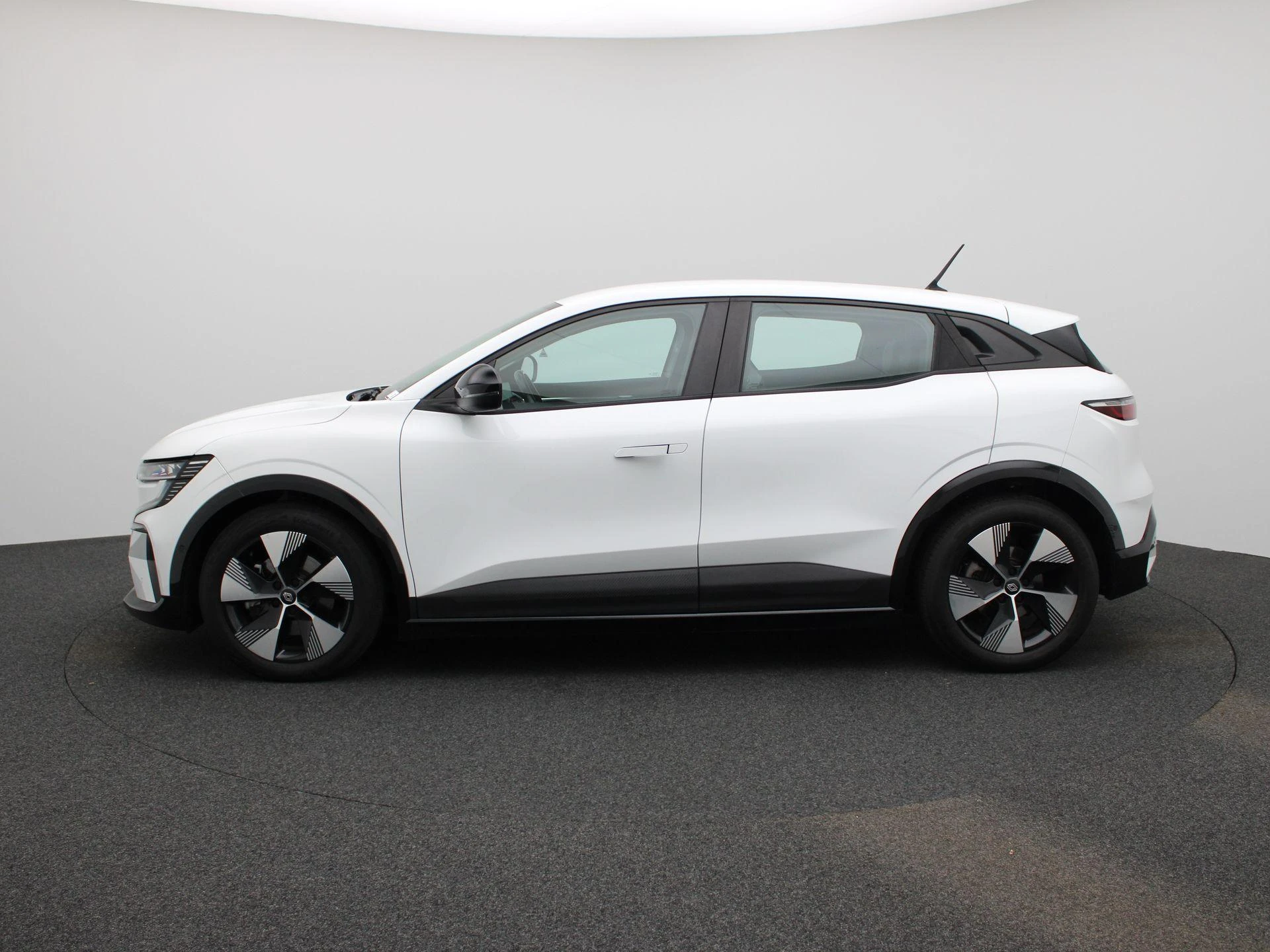 Renault MeganeE-Tech – autofoto 5