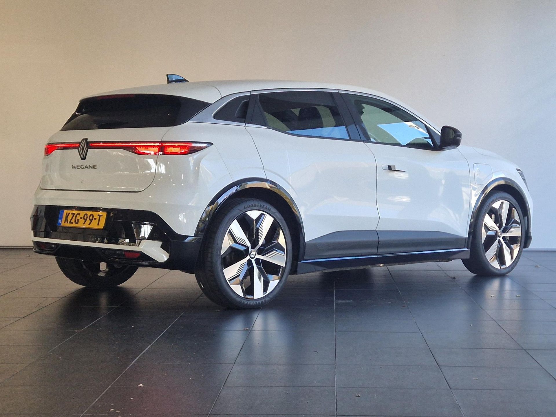 Renault MeganeE-Tech met kenteken KZG-99-T – autofoto 2