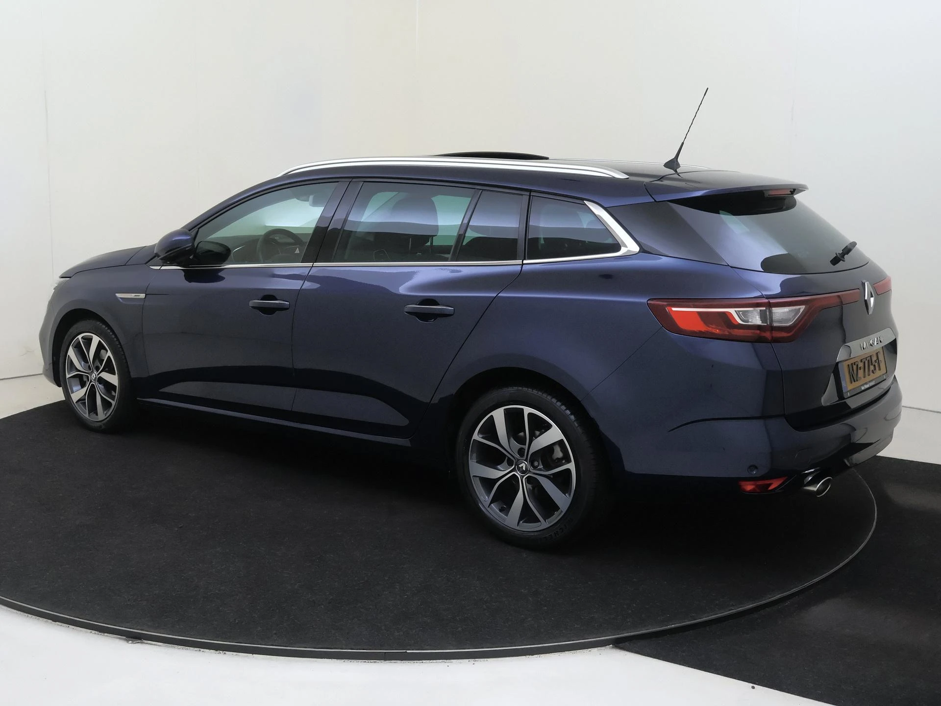 Renault MéganeEstate met kenteken 54100 – autofoto 4