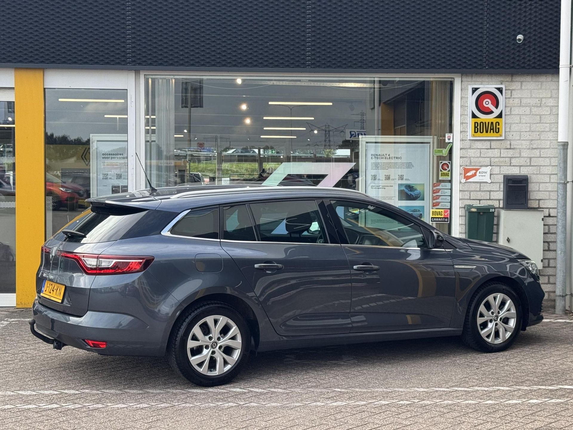 Renault MéganeEstate met kenteken J-124-KN – autofoto 2