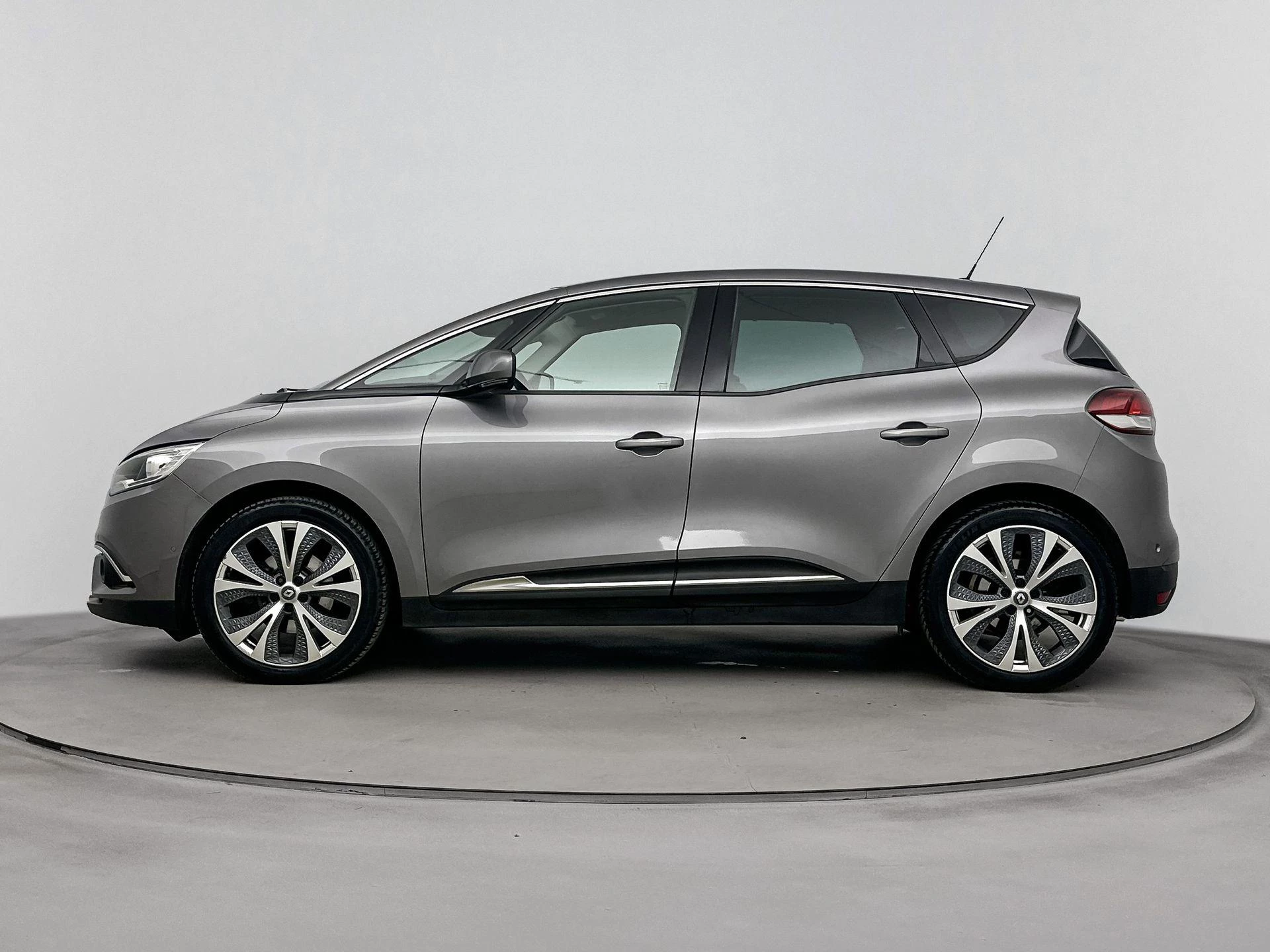 Renault Scénic met kenteken 58100 – autofoto 4