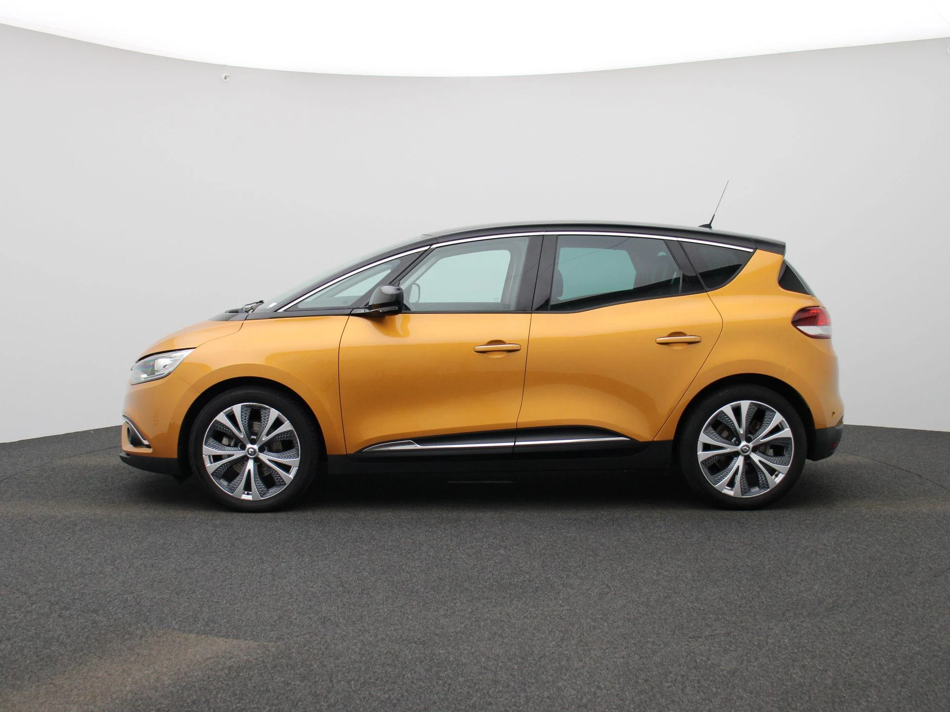 Renault Scénic met kenteken 58100 – autofoto 5