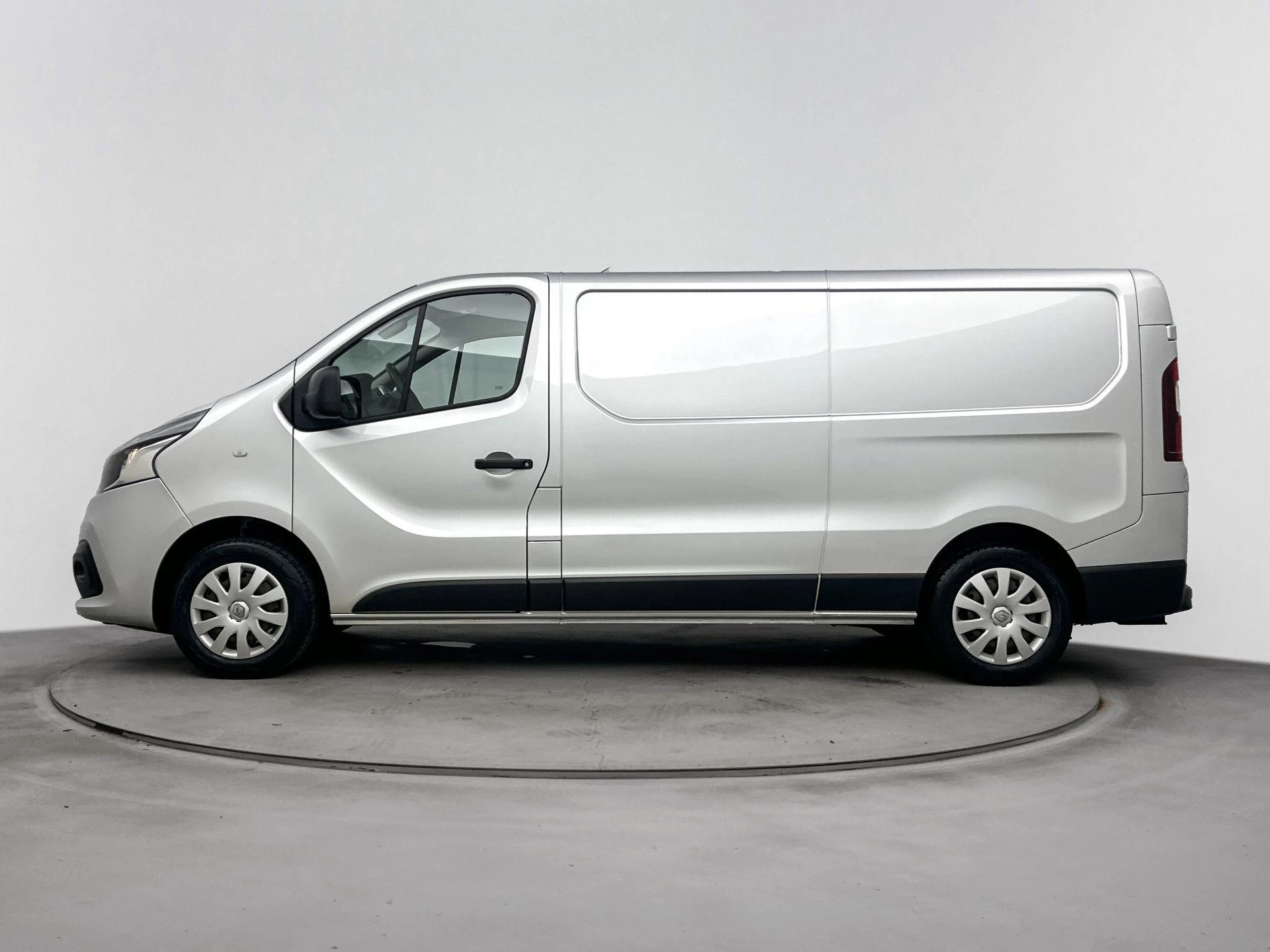 Renault Trafic met kenteken V-001-XN – autofoto 4