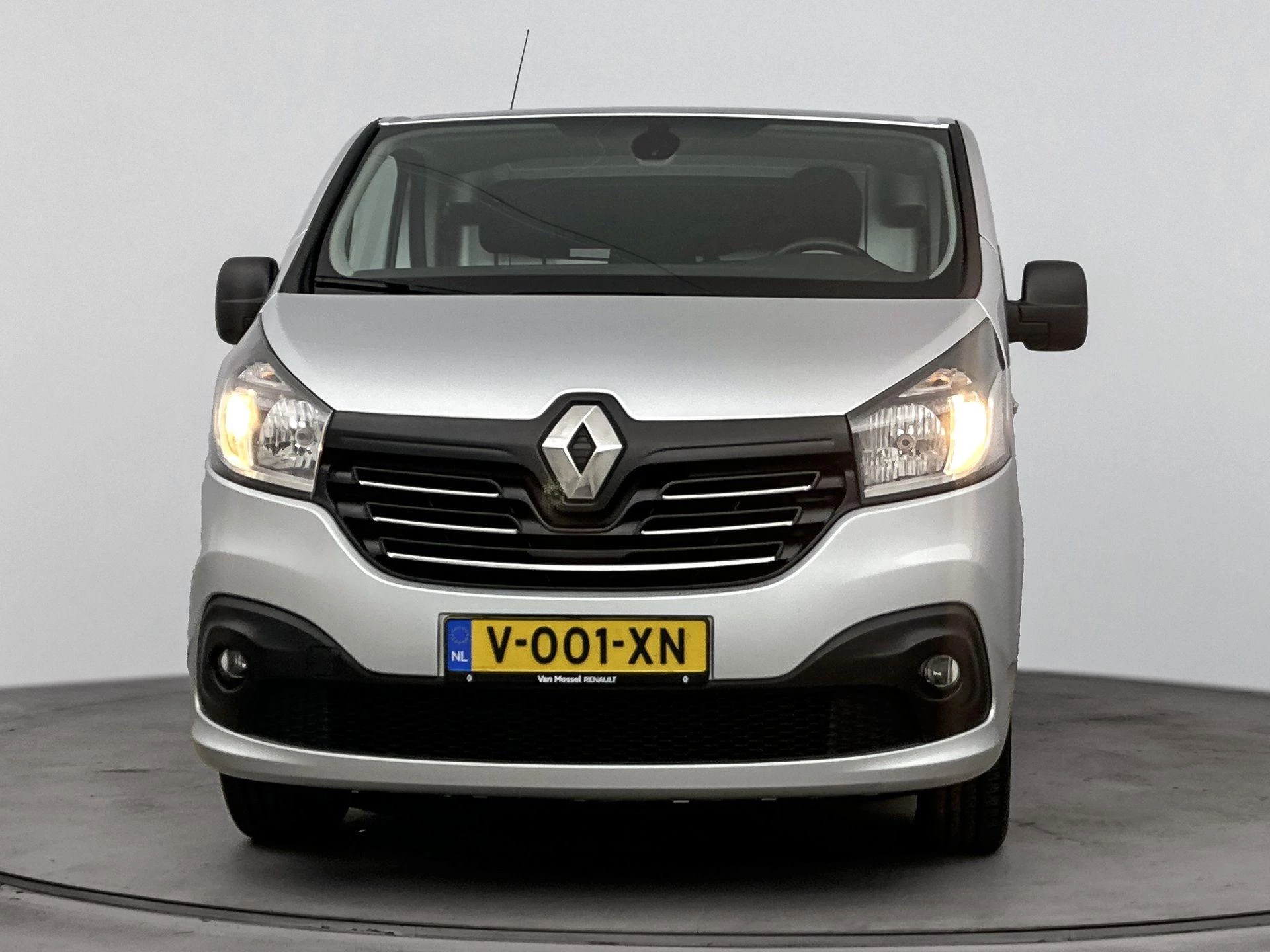 Renault Trafic met kenteken V-001-XN – autofoto 5