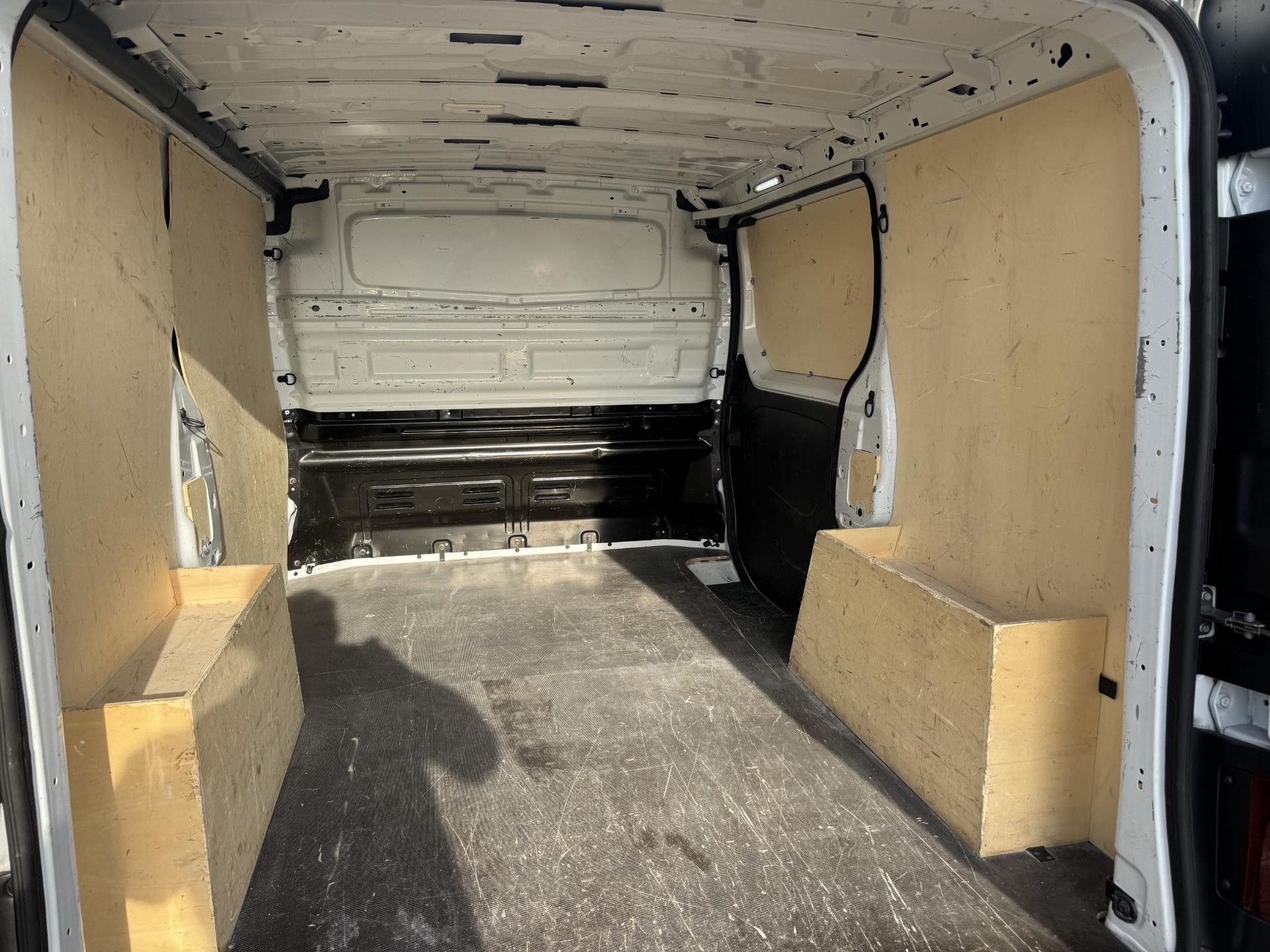 Renault Trafic met kenteken V-60-RHD – autofoto 2