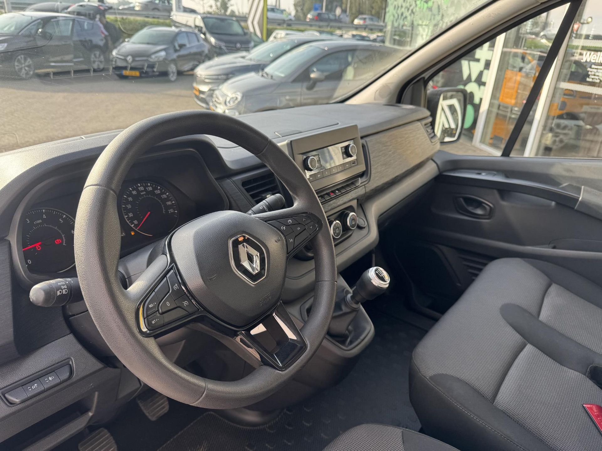 Renault Trafic met kenteken V-60-RHD – autofoto 4