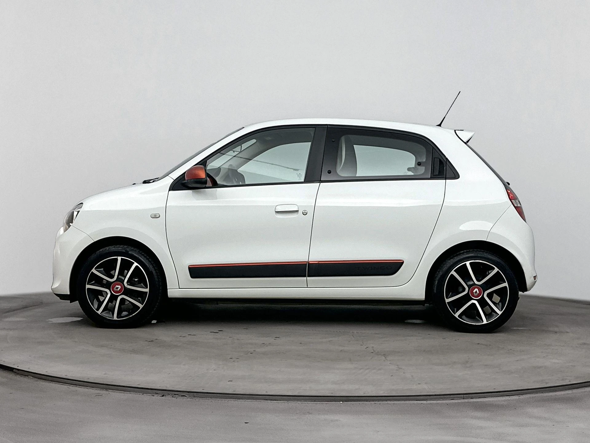 Renault Twingo met kenteken 49100 – autofoto 4