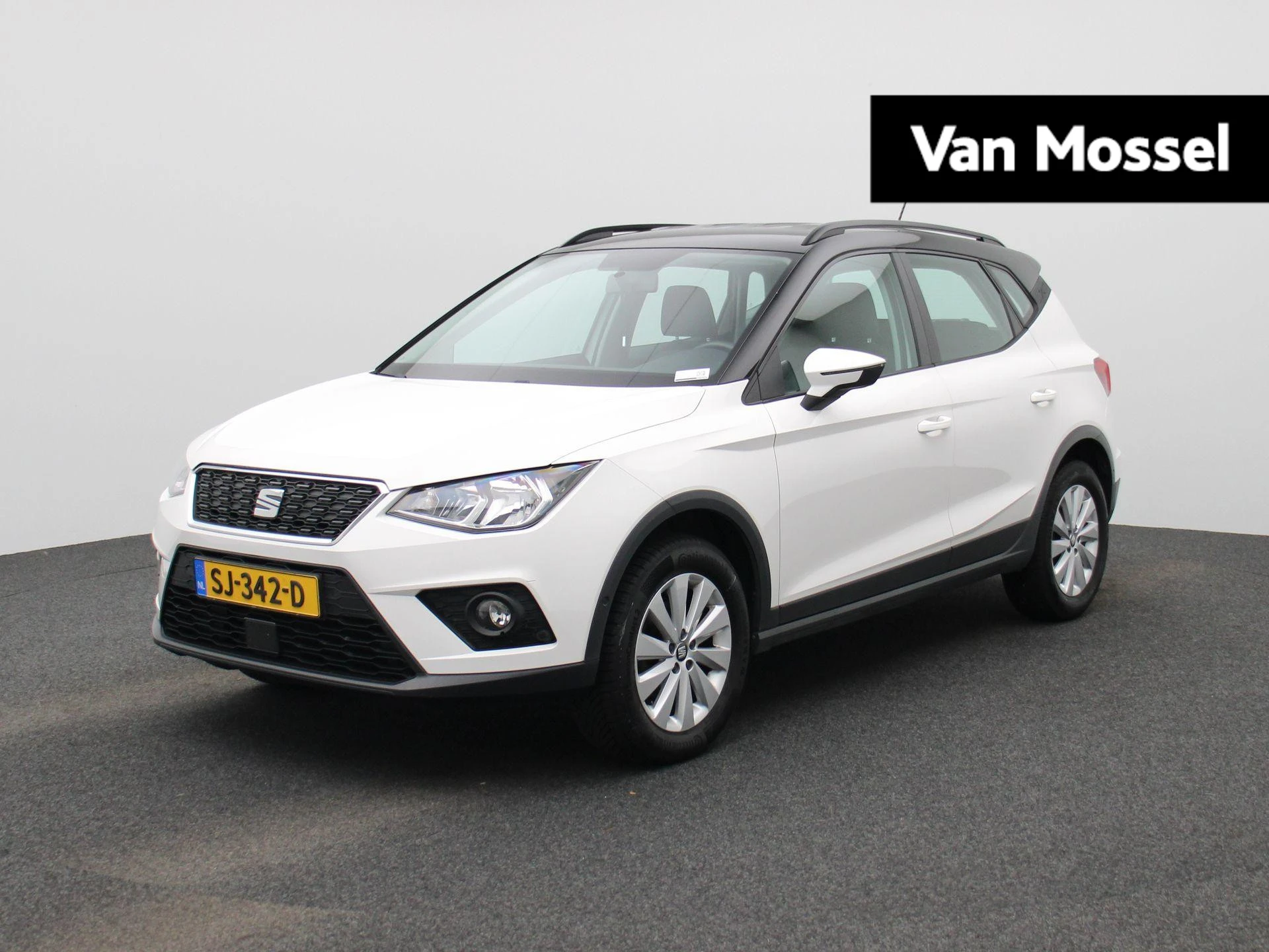 SEAT Arona met kenteken 49100 – autofoto 2
