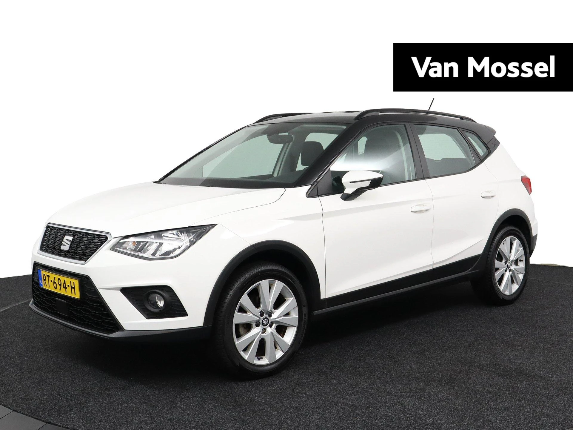 SEAT Arona met kenteken 49100 – autofoto 2