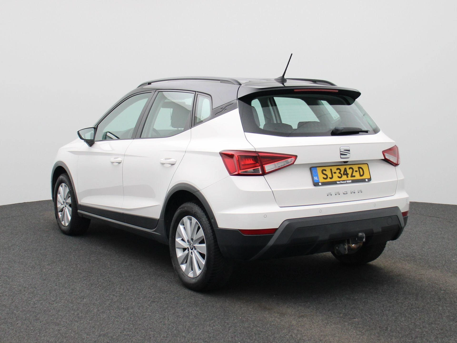 SEAT Arona met kenteken 49100 – autofoto 3