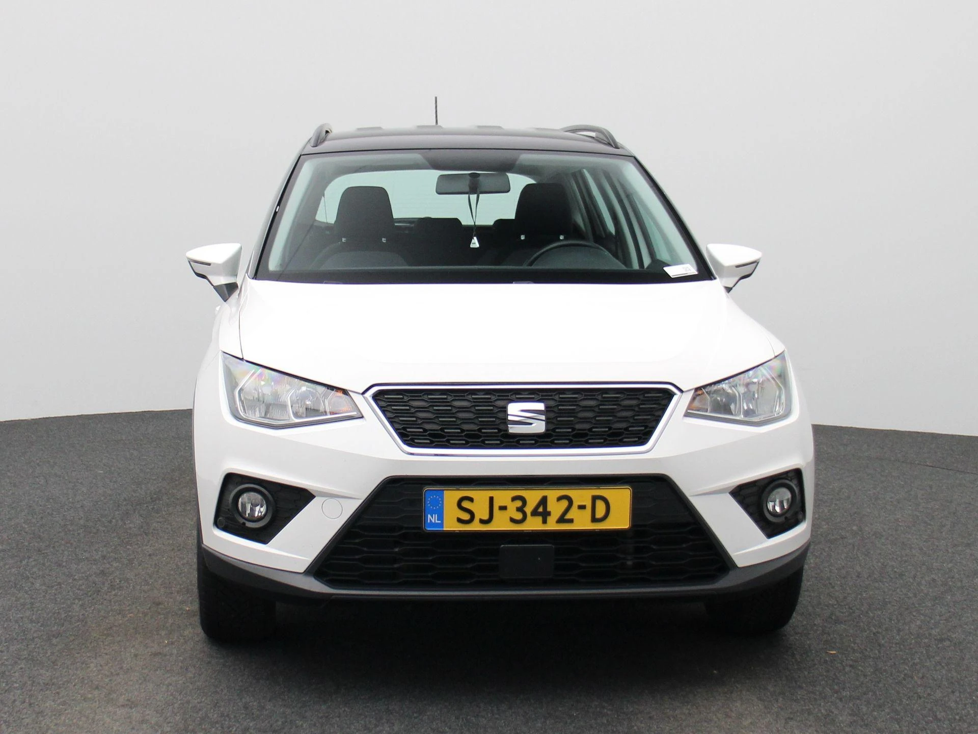 SEAT Arona met kenteken 49100 – autofoto 4