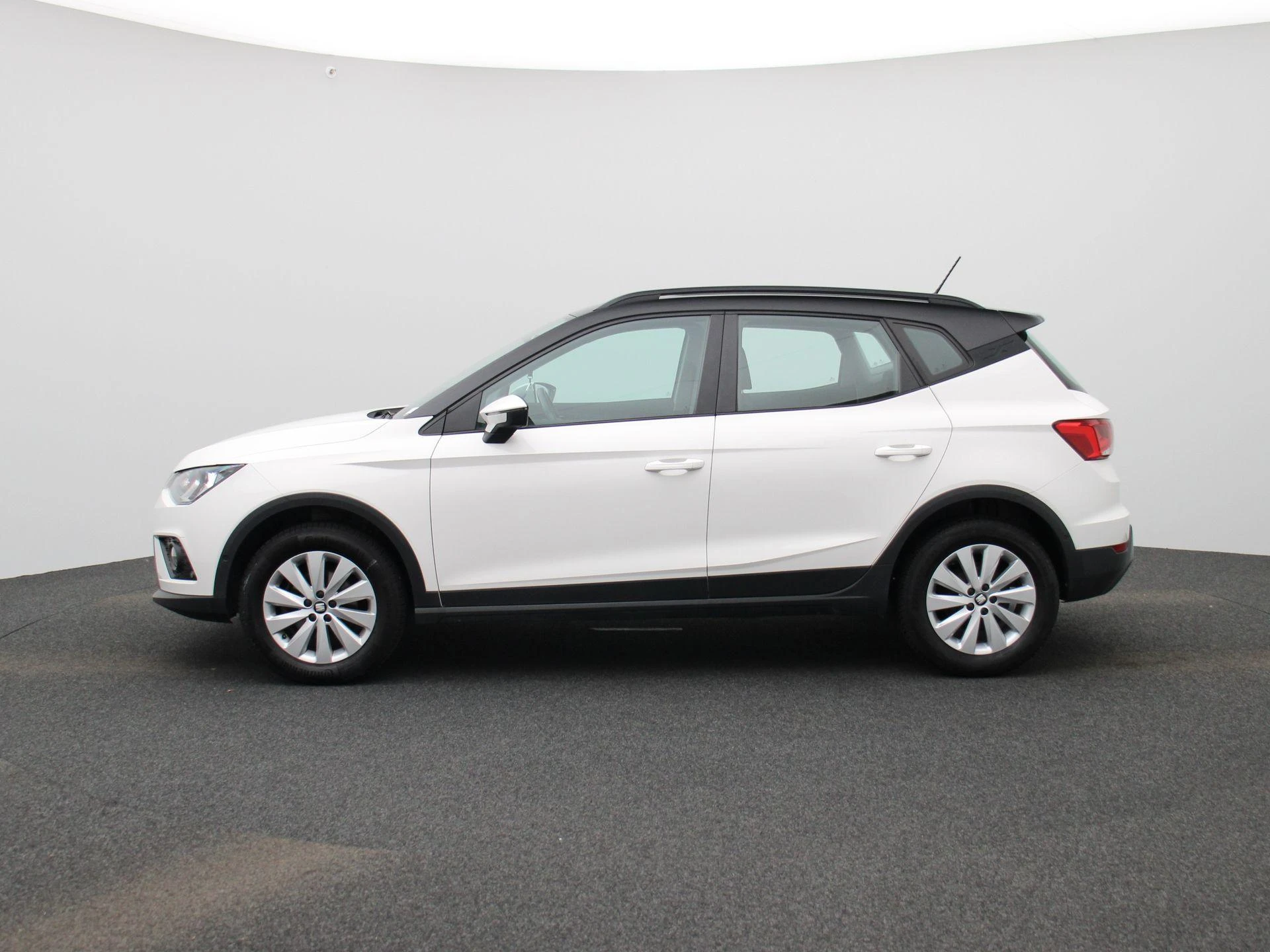 SEAT Arona met kenteken 49100 – autofoto 5