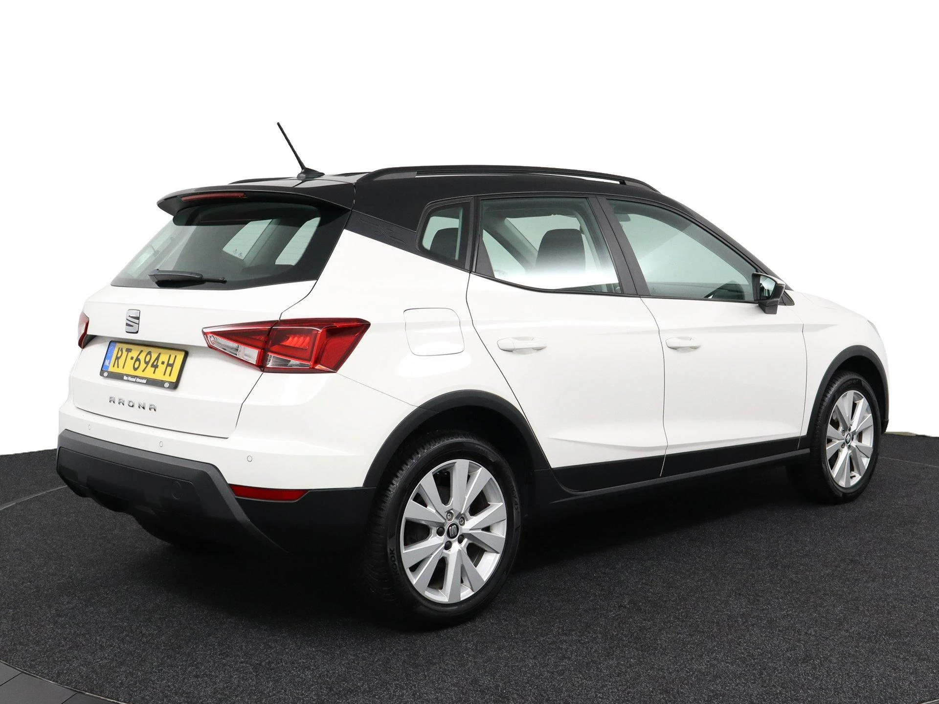 SEAT Arona met kenteken 49100 – autofoto 5