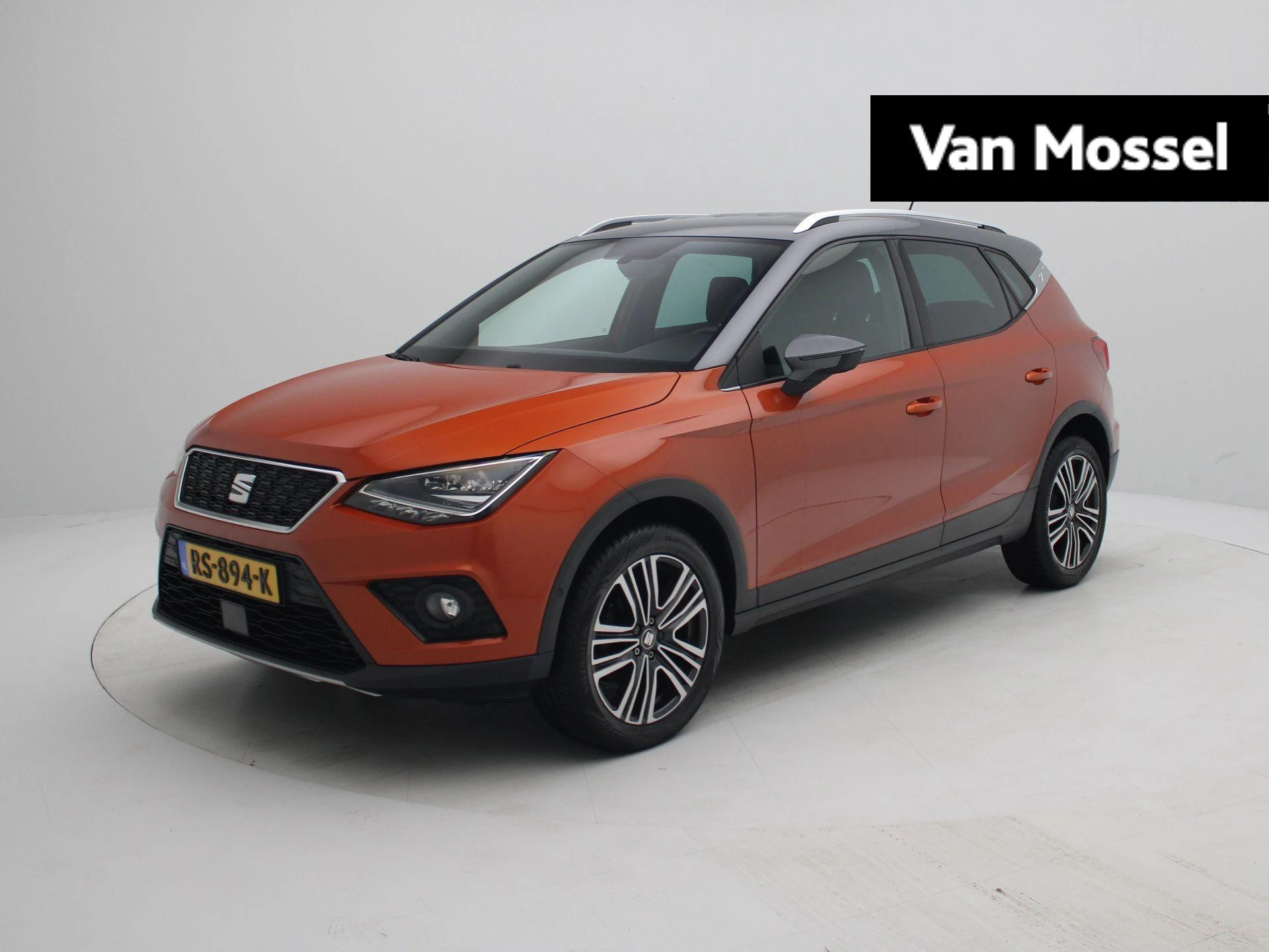 SEAT Arona met kenteken 50100 – autofoto 2