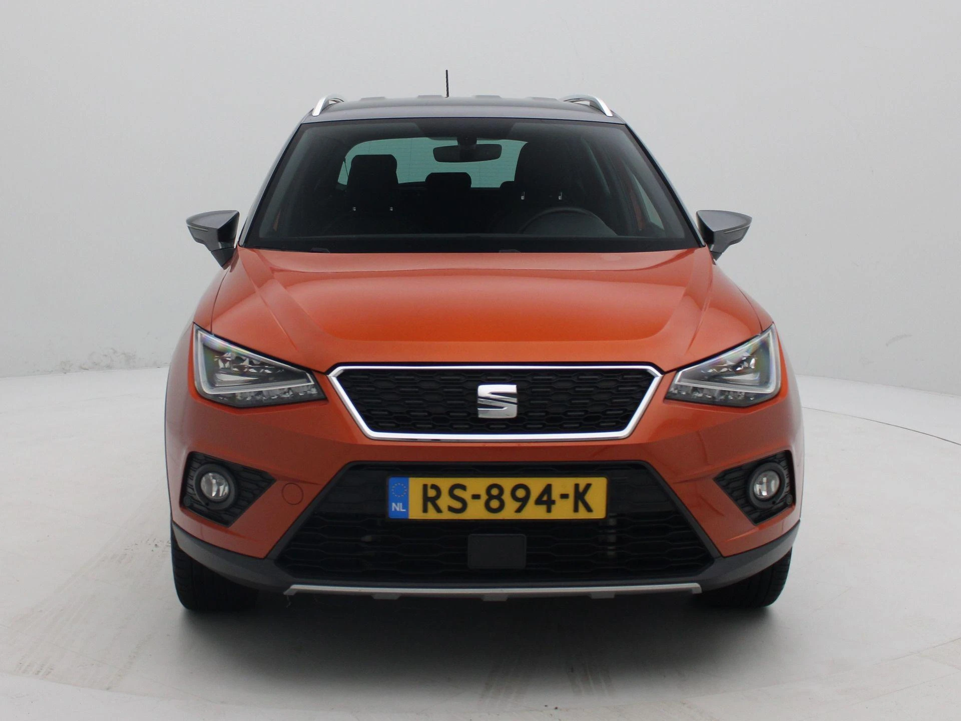 SEAT Arona met kenteken 50100 – autofoto 4