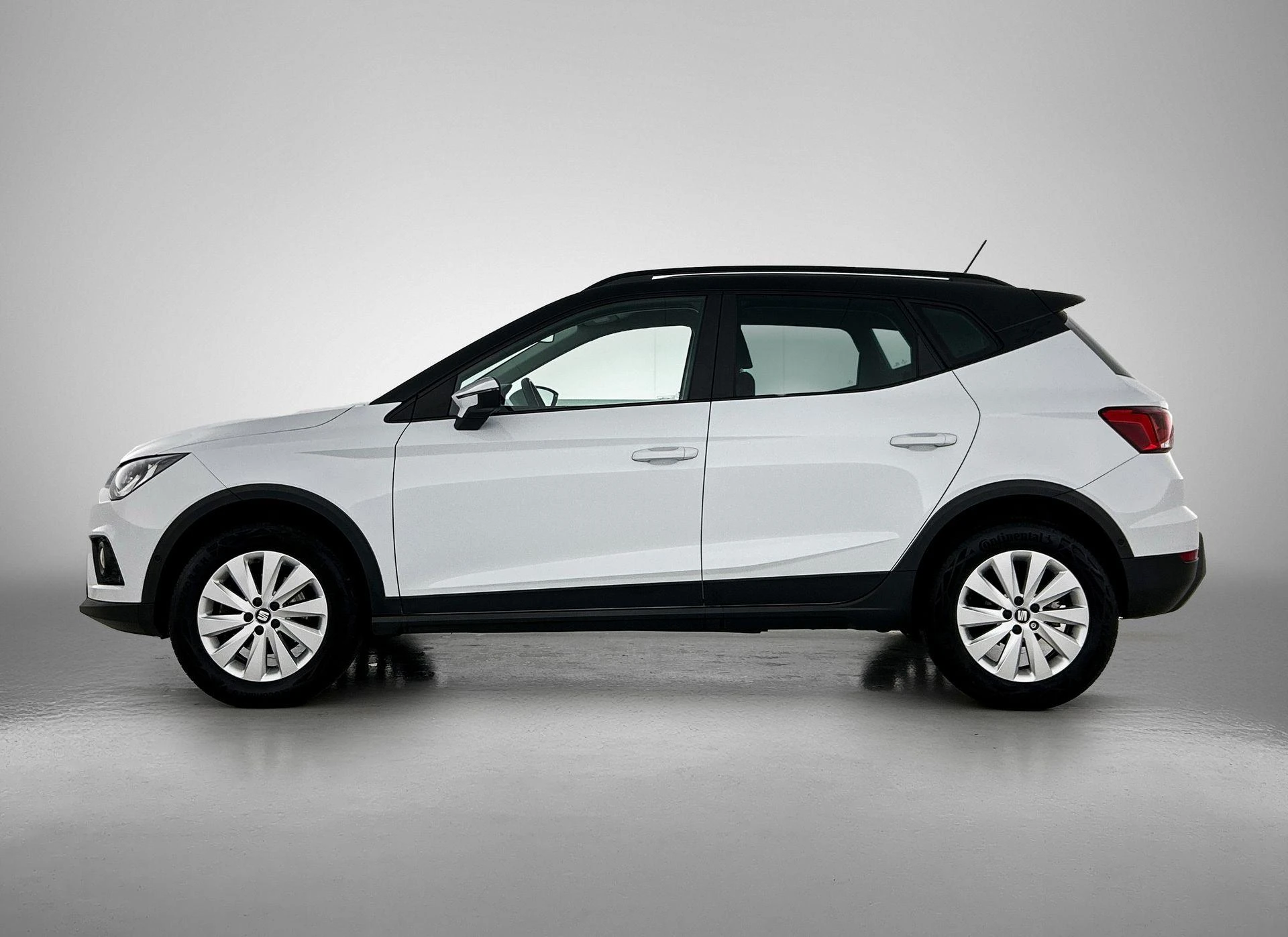 SEAT Arona met kenteken 50100 – autofoto 4