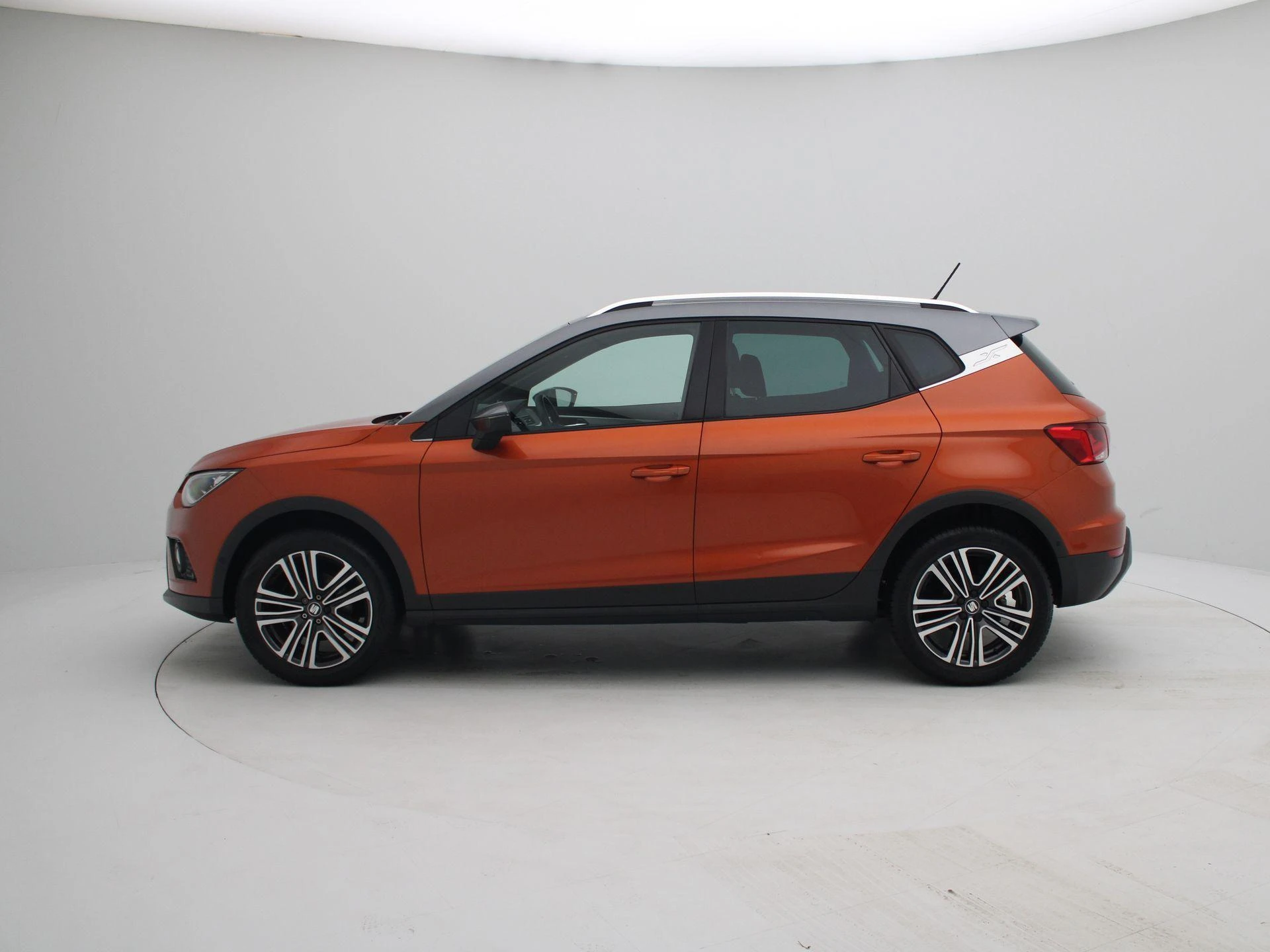 SEAT Arona met kenteken 50100 – autofoto 5