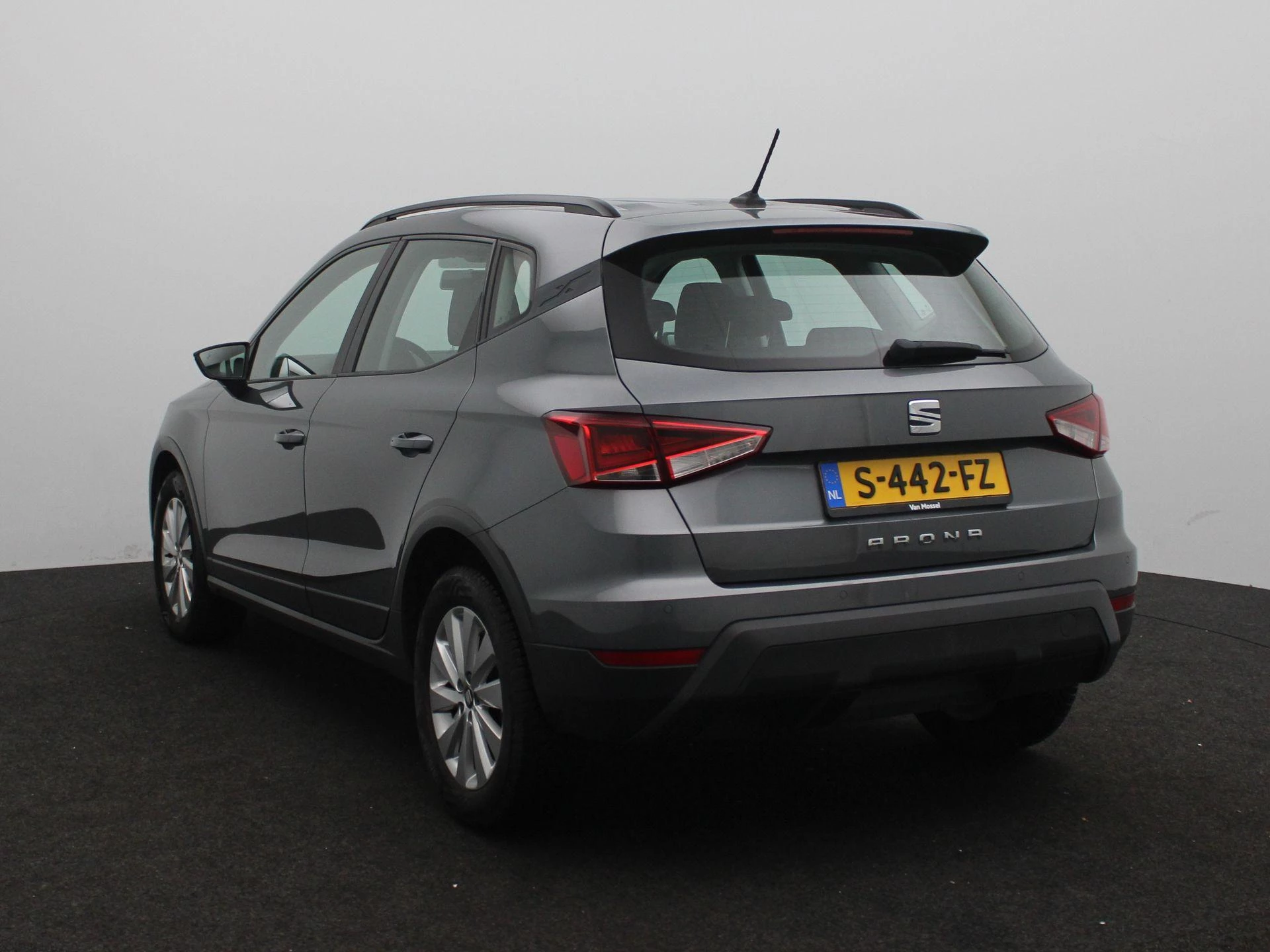 SEAT Arona met kenteken 57100 – autofoto 4