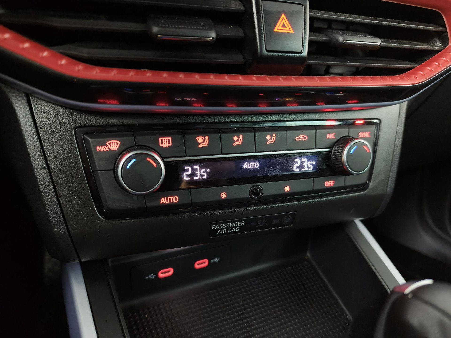 SEAT Arona met kenteken KGS-65-J – autofoto 5