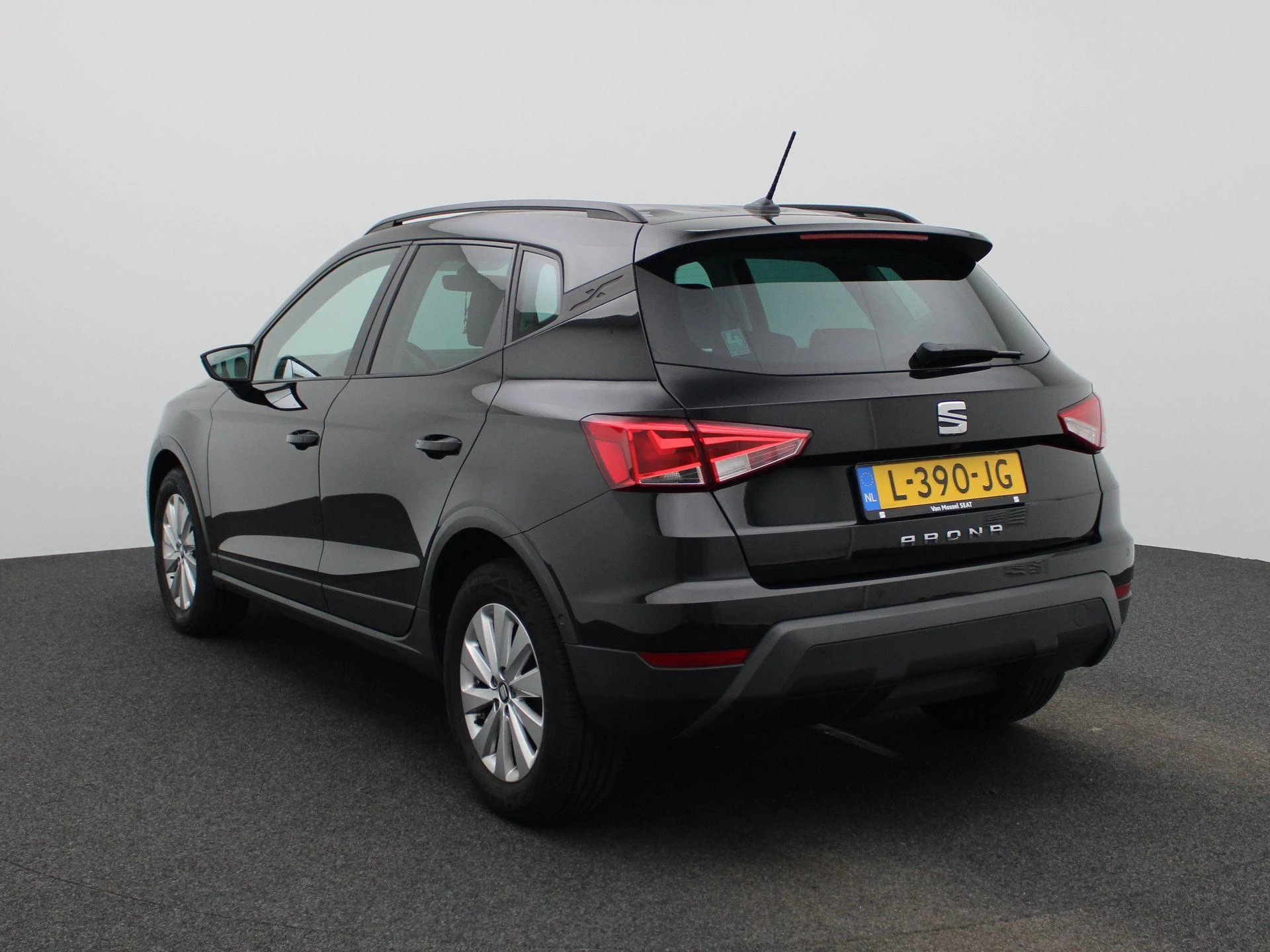 SEAT Arona met kenteken L-390-JG – autofoto 3