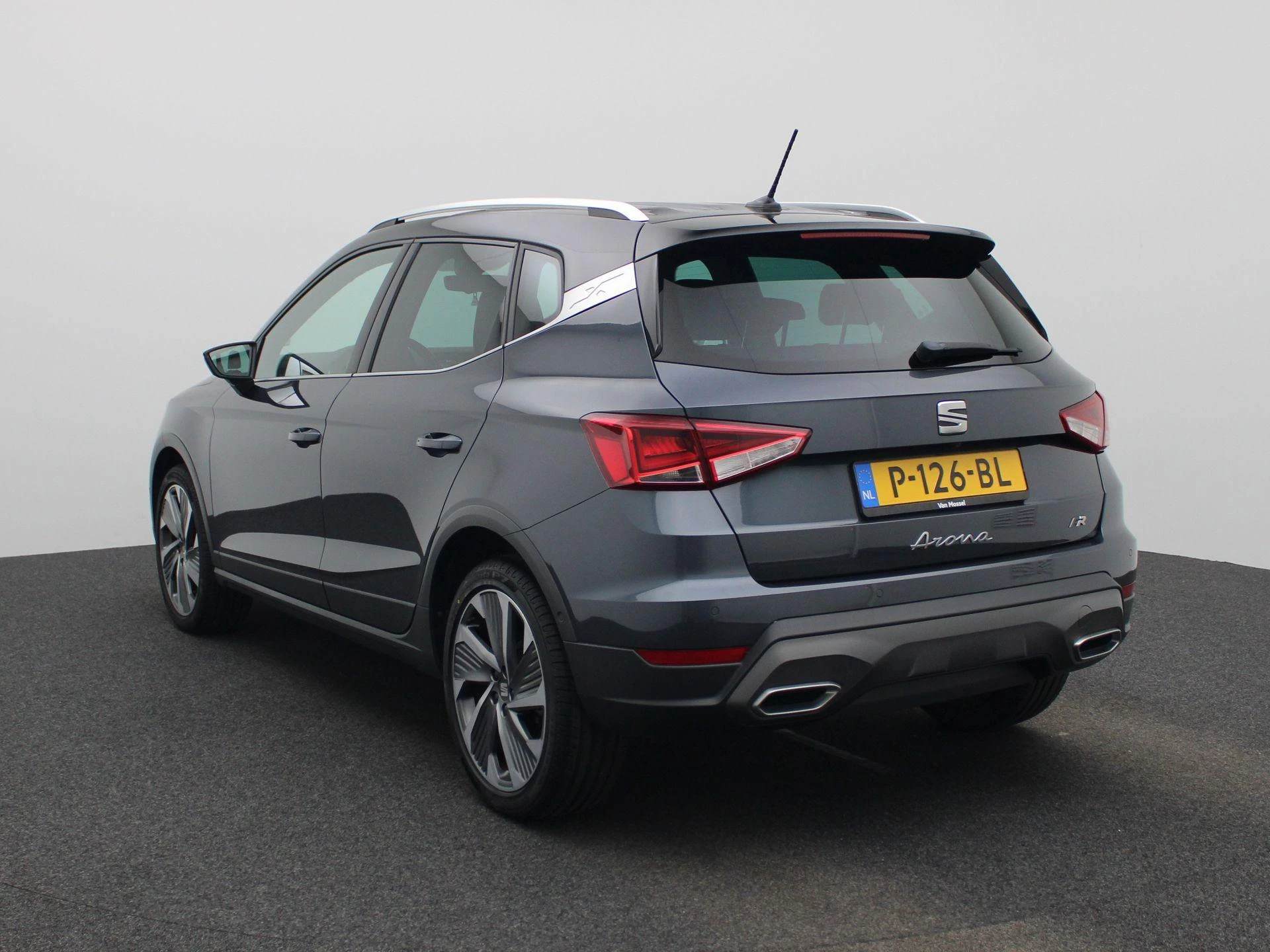 SEAT Arona met kenteken P-126-BL – autofoto 3