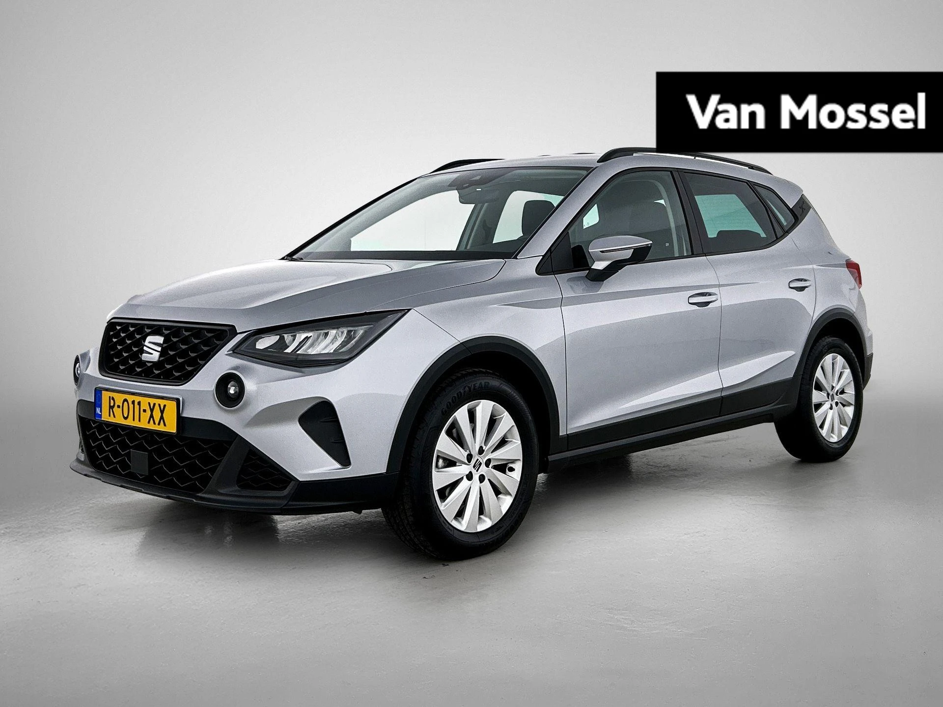 SEAT Arona met kenteken R-011-XX – autofoto 2